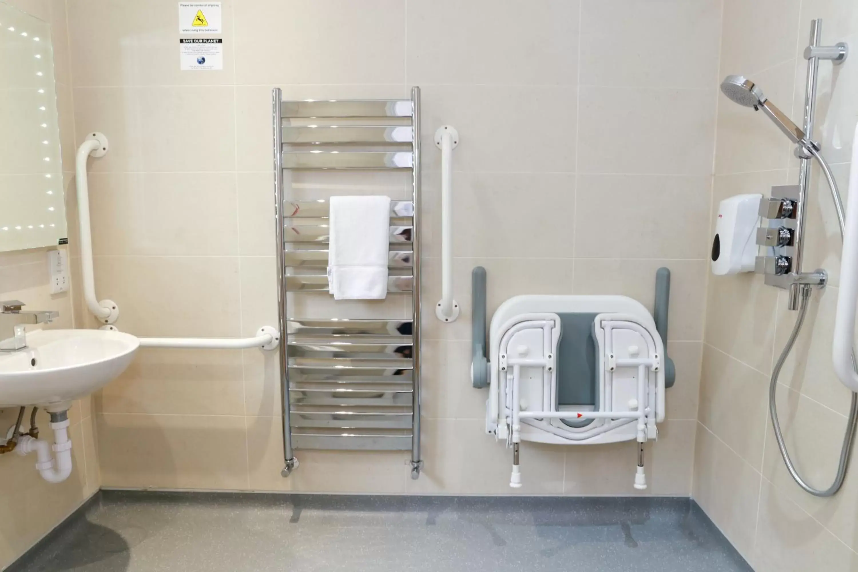Bathroom in Flexistay Leicester Gable Aparthotel