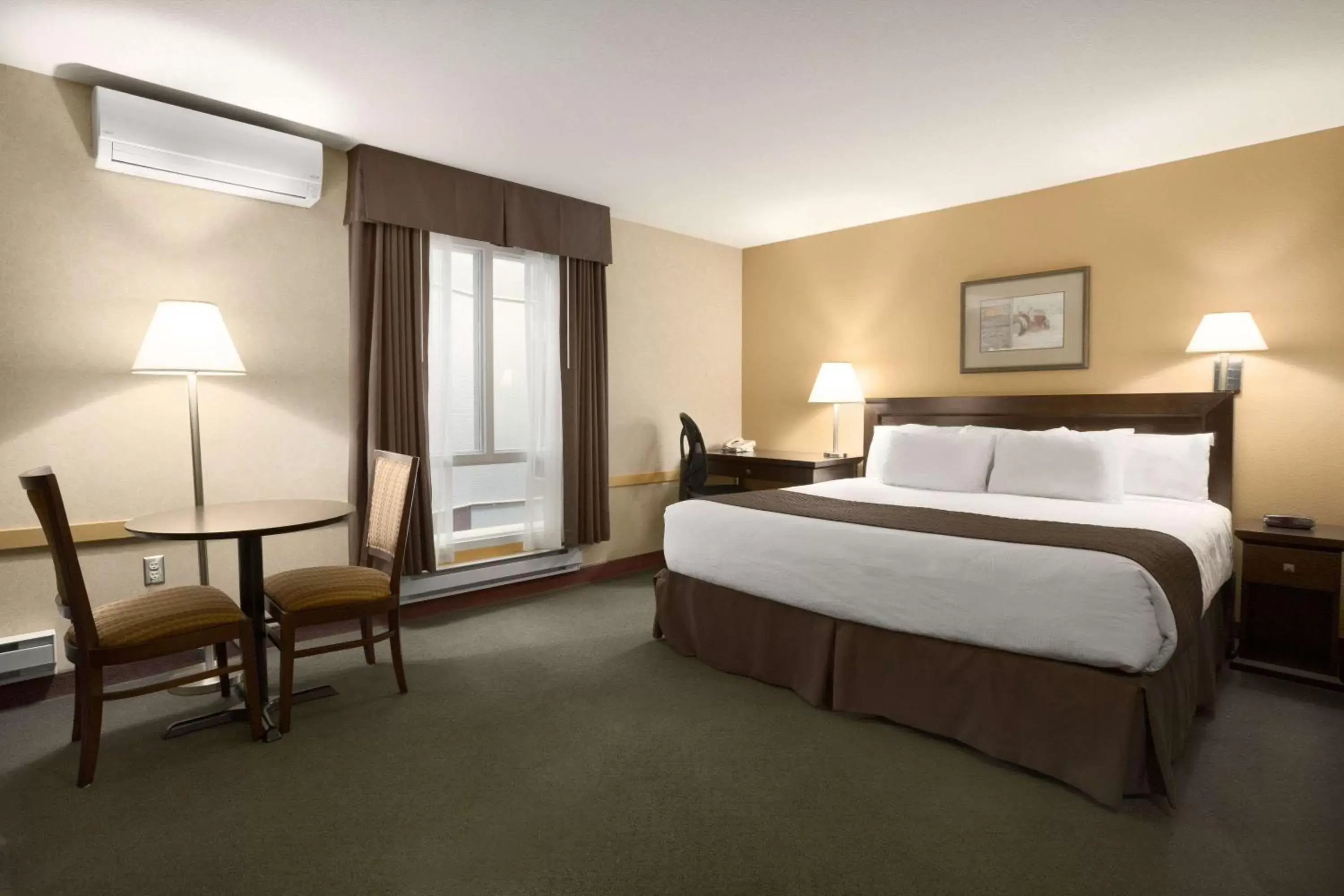 Photo of the whole room, Bed in Days Inn by Wyndham Estevan