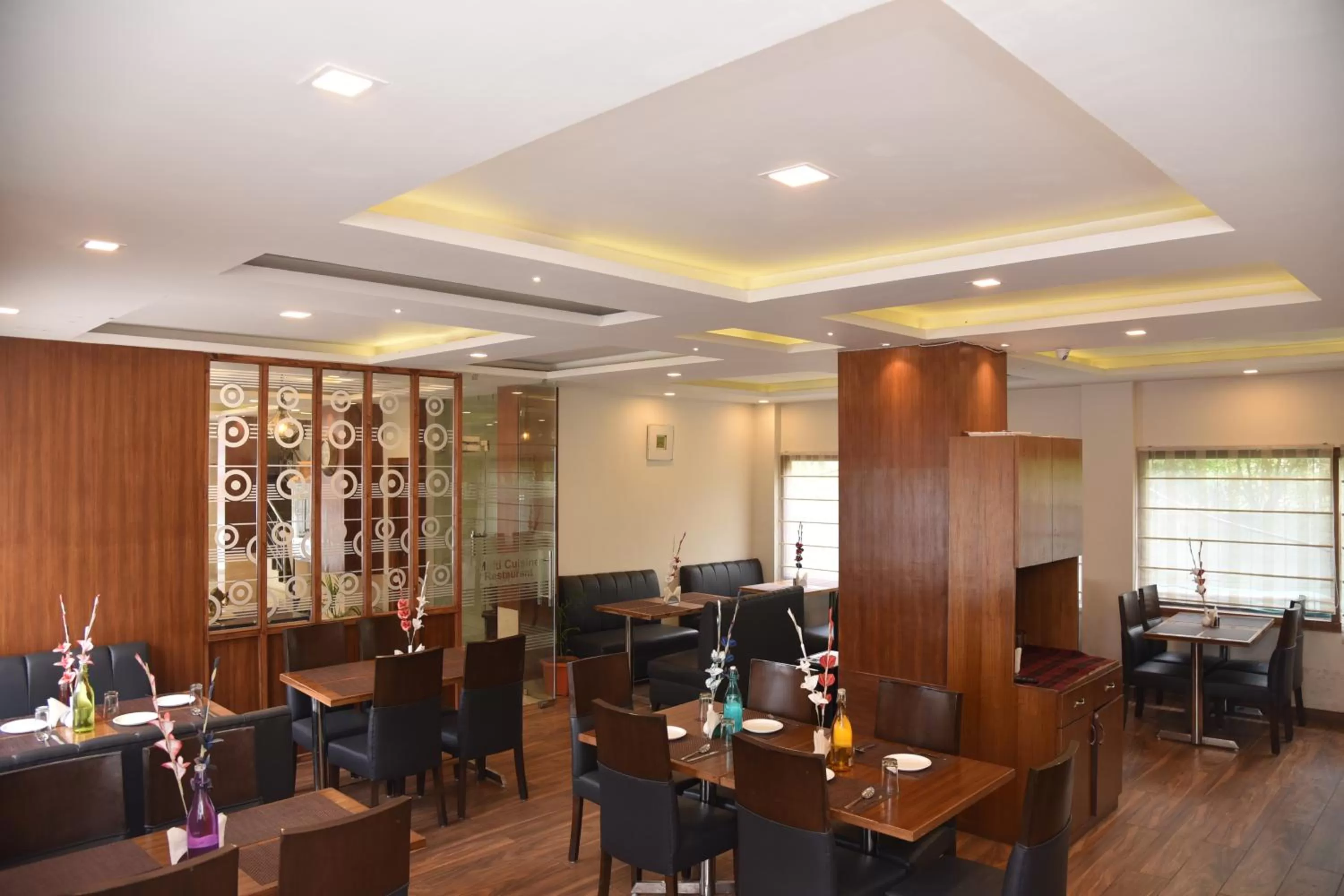 Restaurant/Places to Eat in Hotel Ambika Resort Manali