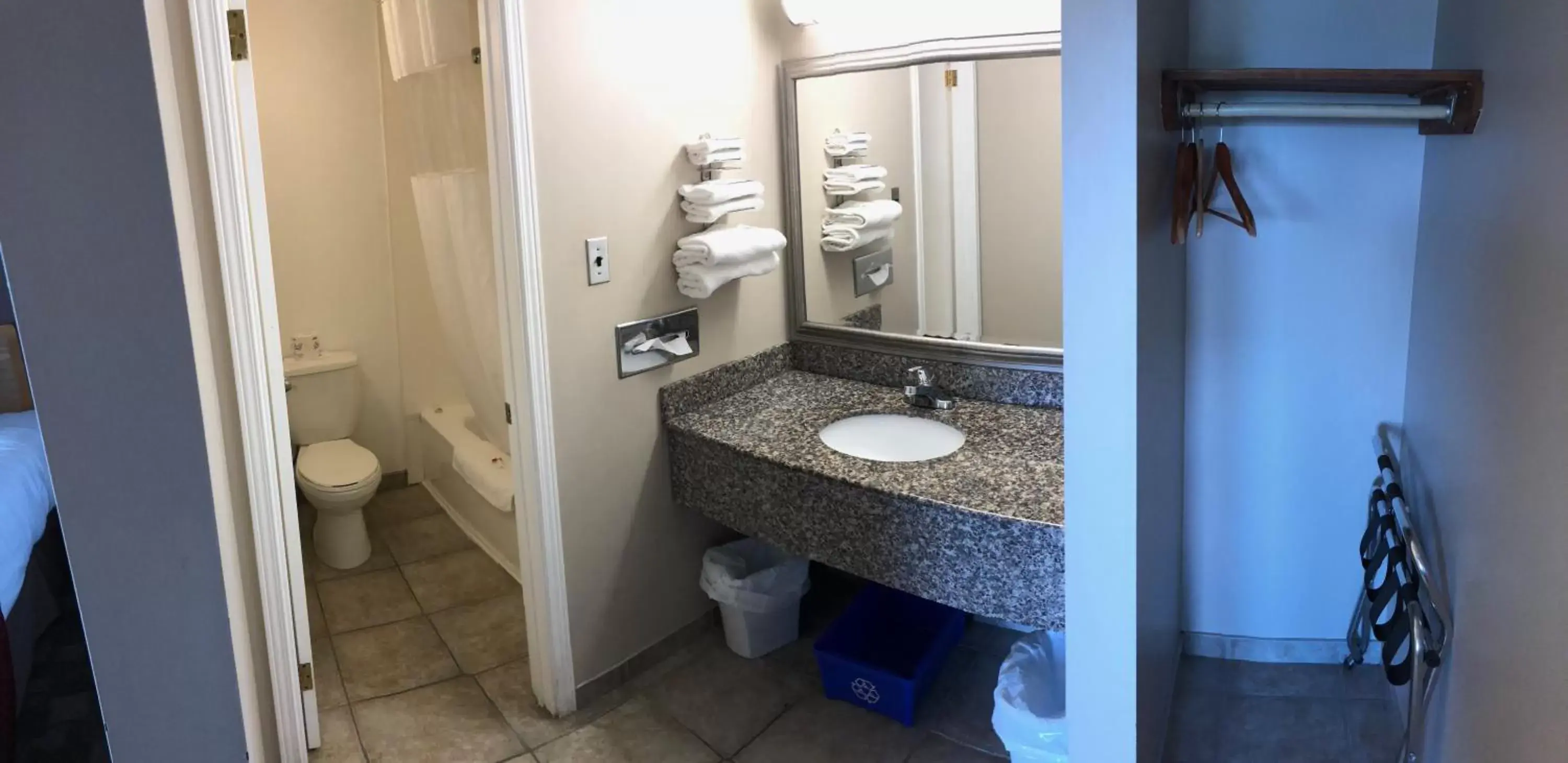 Bathroom in Knights Inn Huntsville