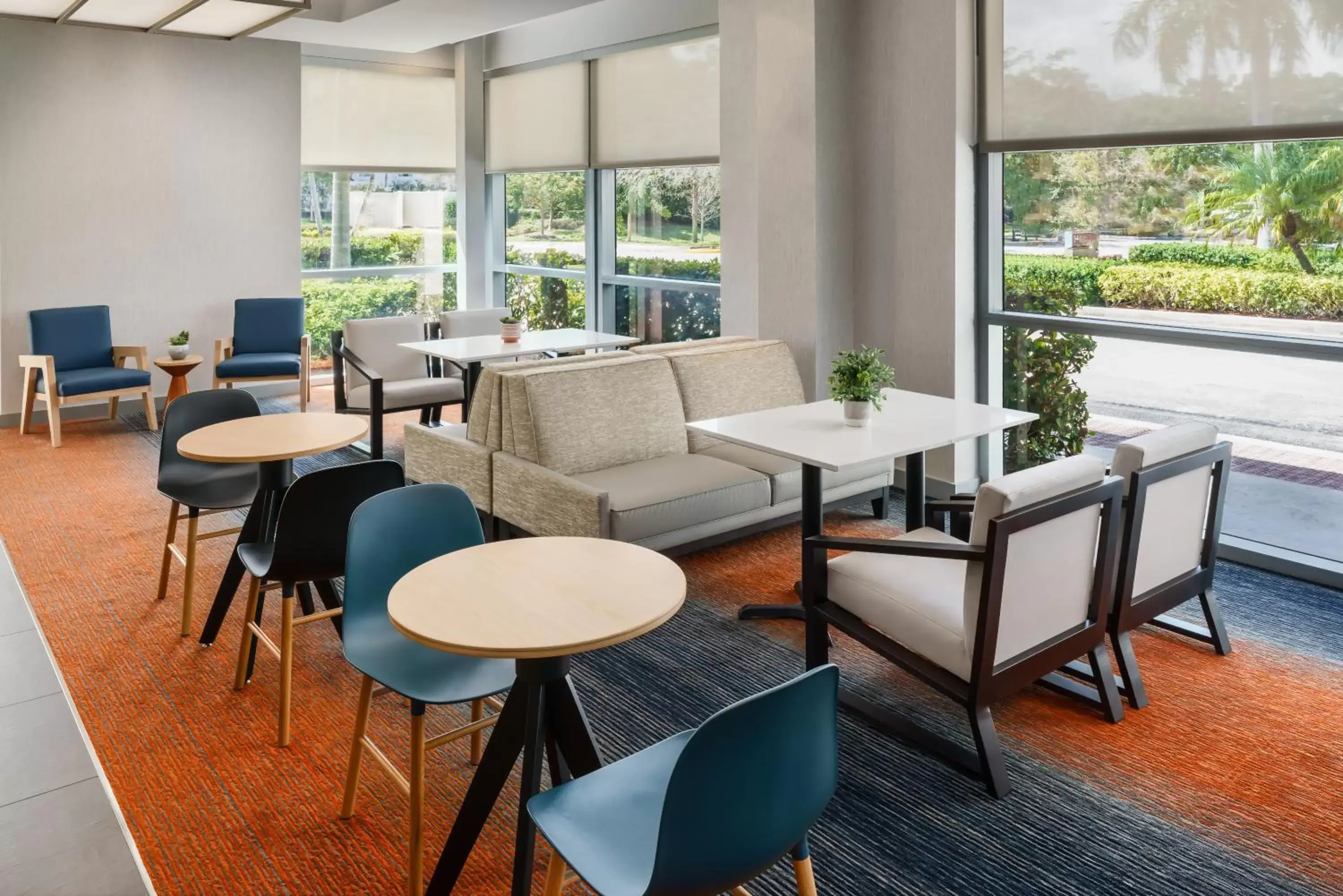 Restaurant/places to eat, Lounge/Bar in Hyatt House Fort Lauderdale Airport/Cruise Port