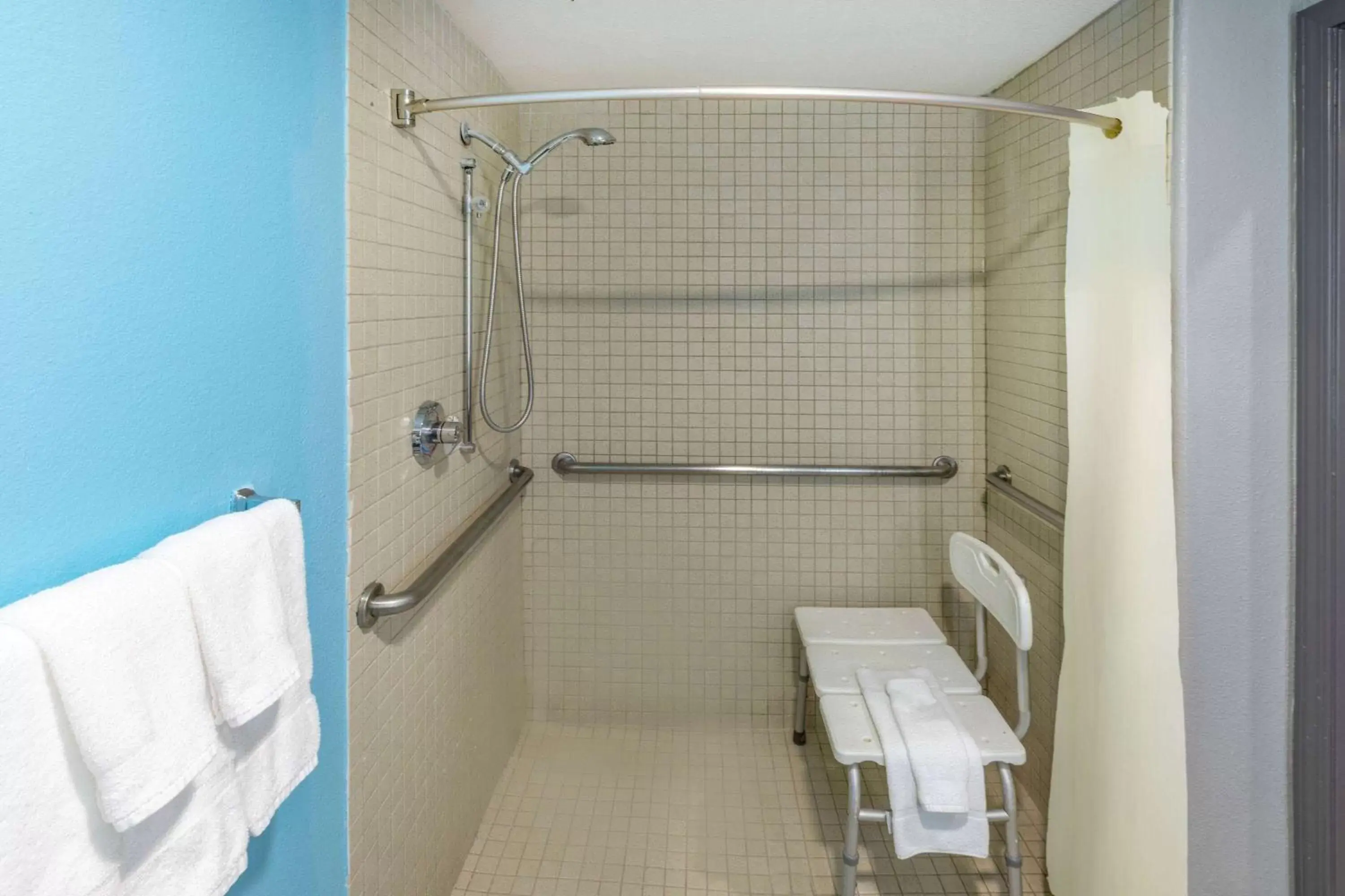 Shower, Bathroom in La Quinta by Wyndham New Braunfels