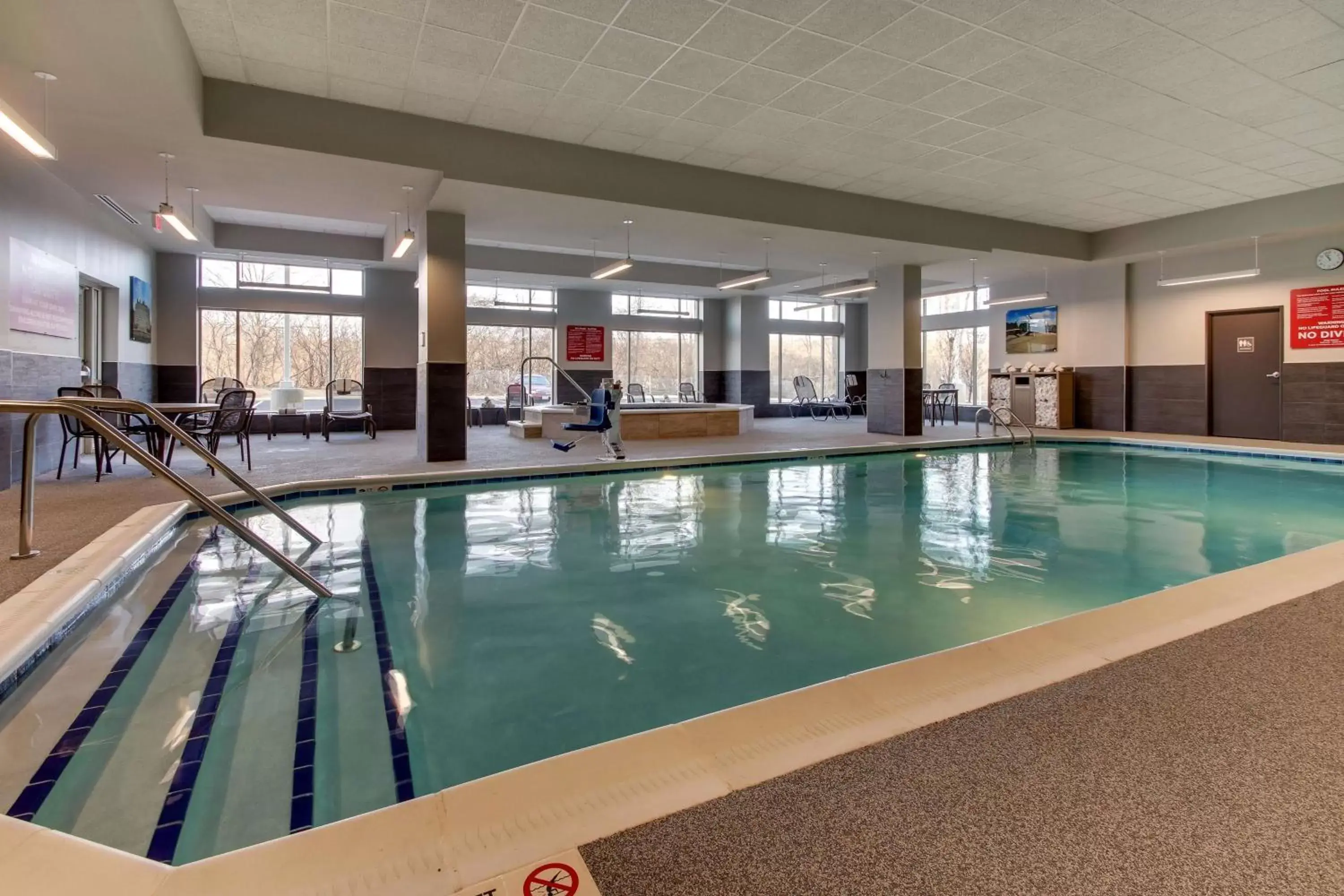 Activities, Swimming Pool in Drury Inn & Suites Cleveland Beachwood