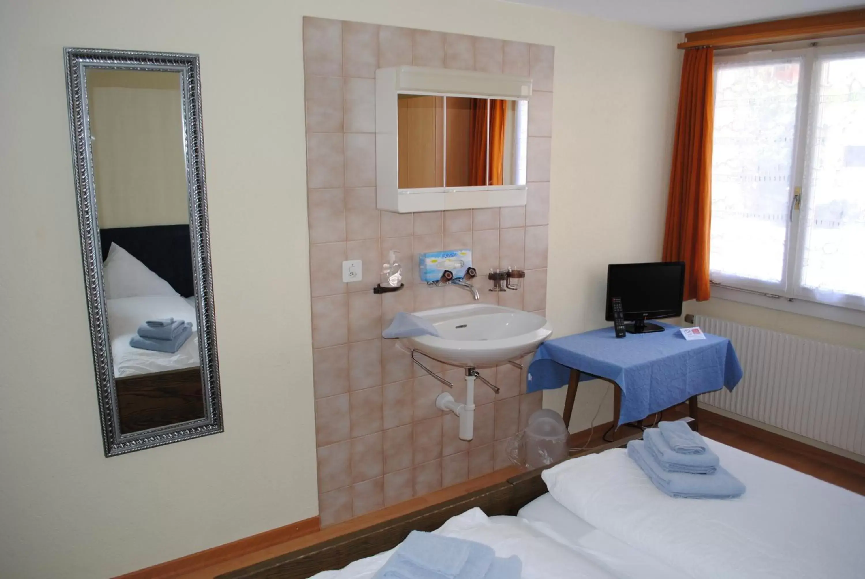 Bed, Bathroom in Hotel Weisses Kreuz
