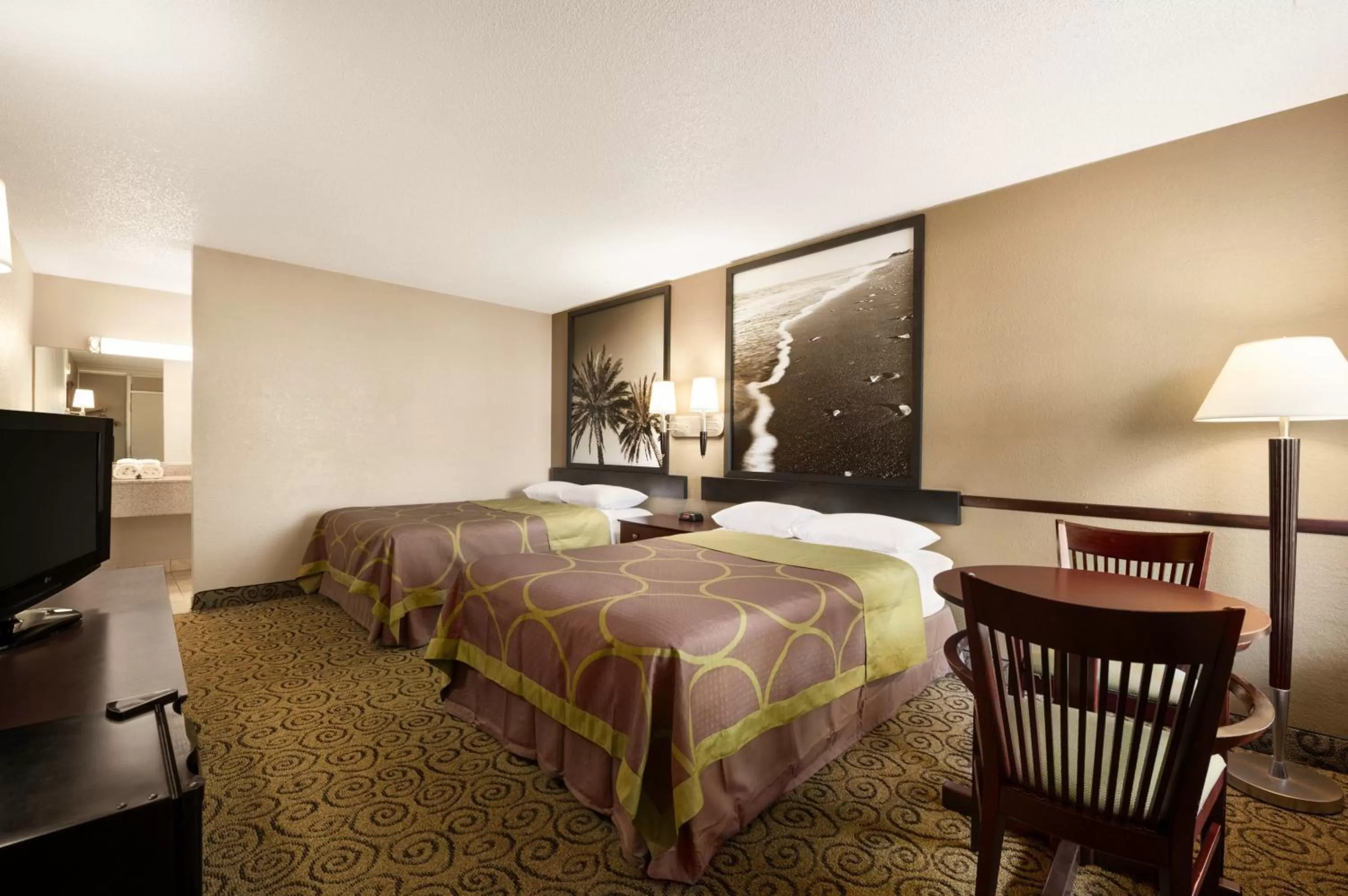 Bedroom, Bed in Super 8 by Wyndham Ormond Beach