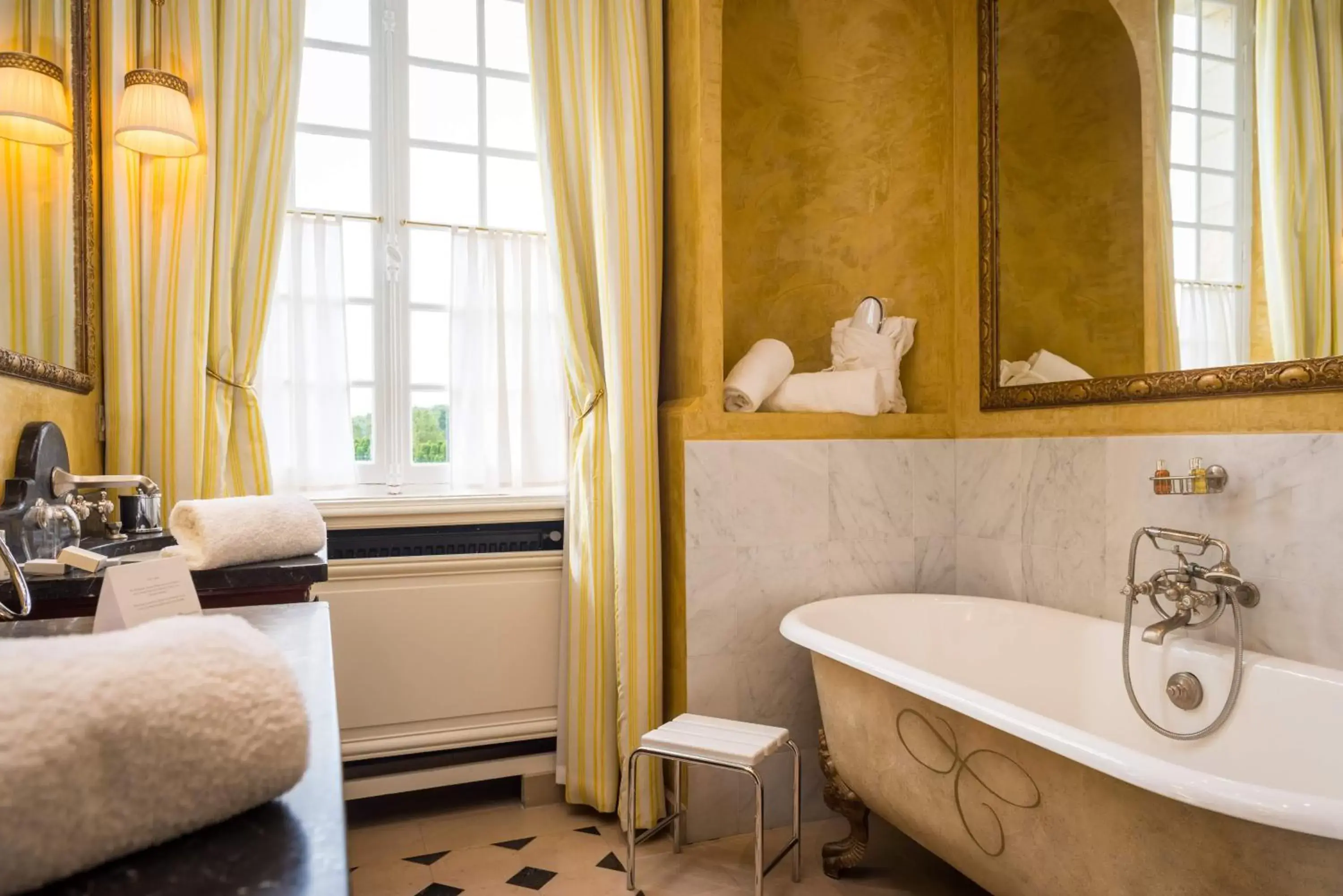 Bathroom in Château de Courcelles