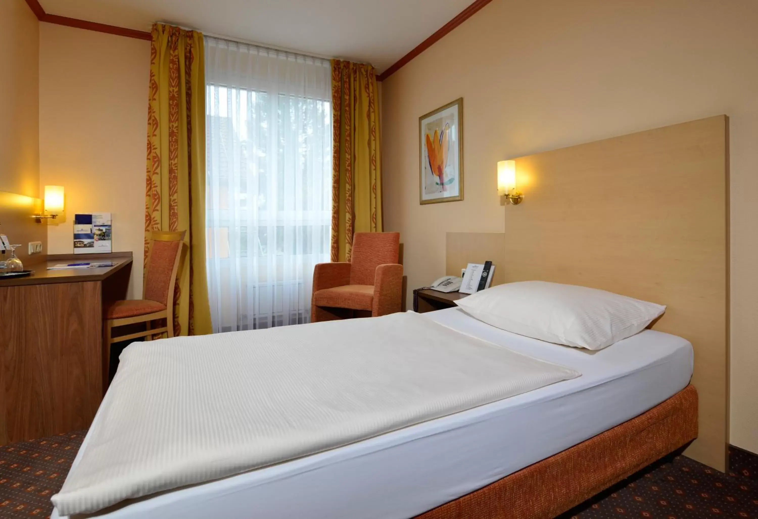 Photo of the whole room, Bed in Sure Hotel by Best Western Hilden-Düsseldorf