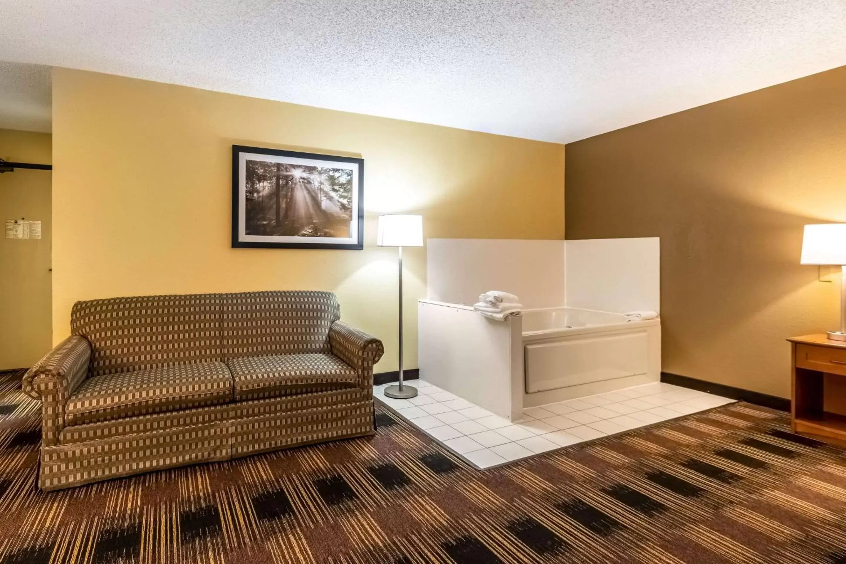 Bedroom, Seating Area in Quality Inn Newton at I-80