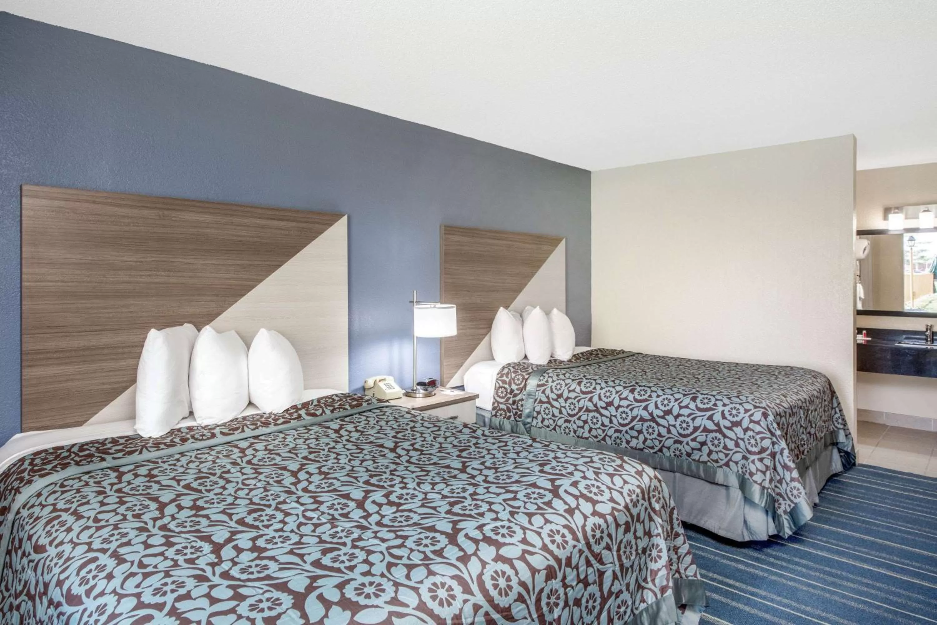 Photo of the whole room, Bed in Days Inn by Wyndham Salem, Illinois