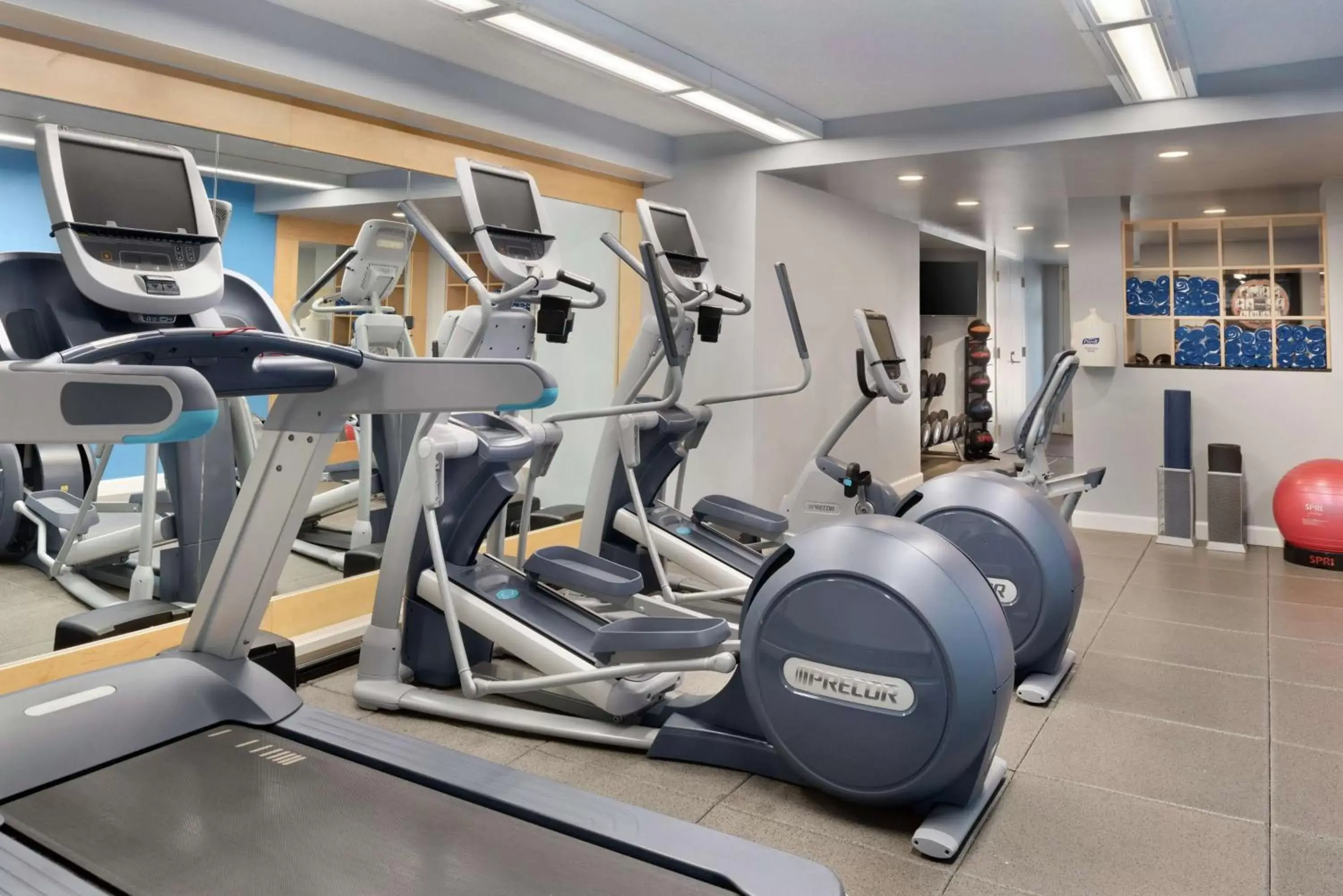 Fitness centre/facilities, Fitness Center/Facilities in Embassy Suites Cincinnati - RiverCenter