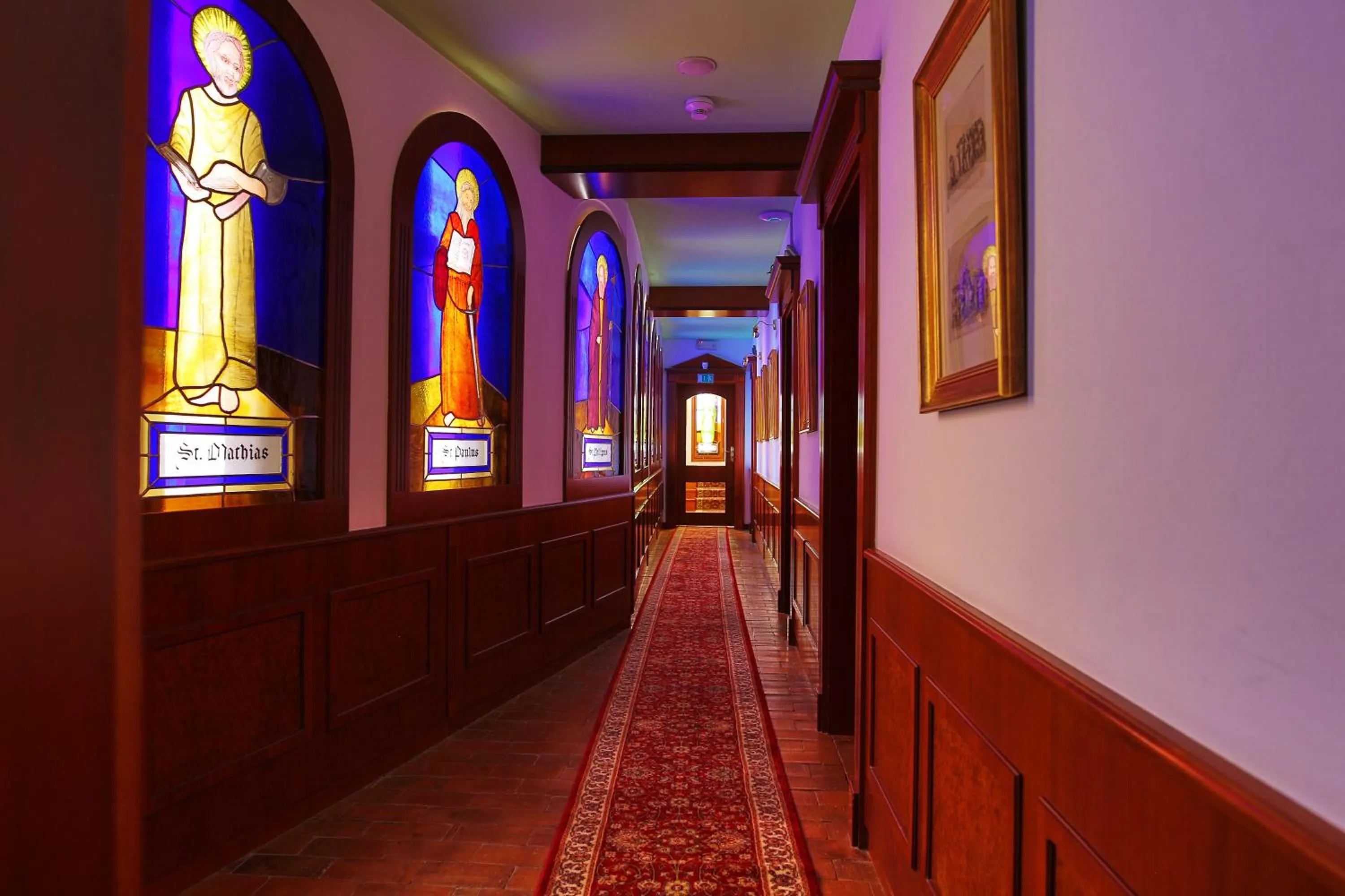 Decorative detail in Royal Ricc