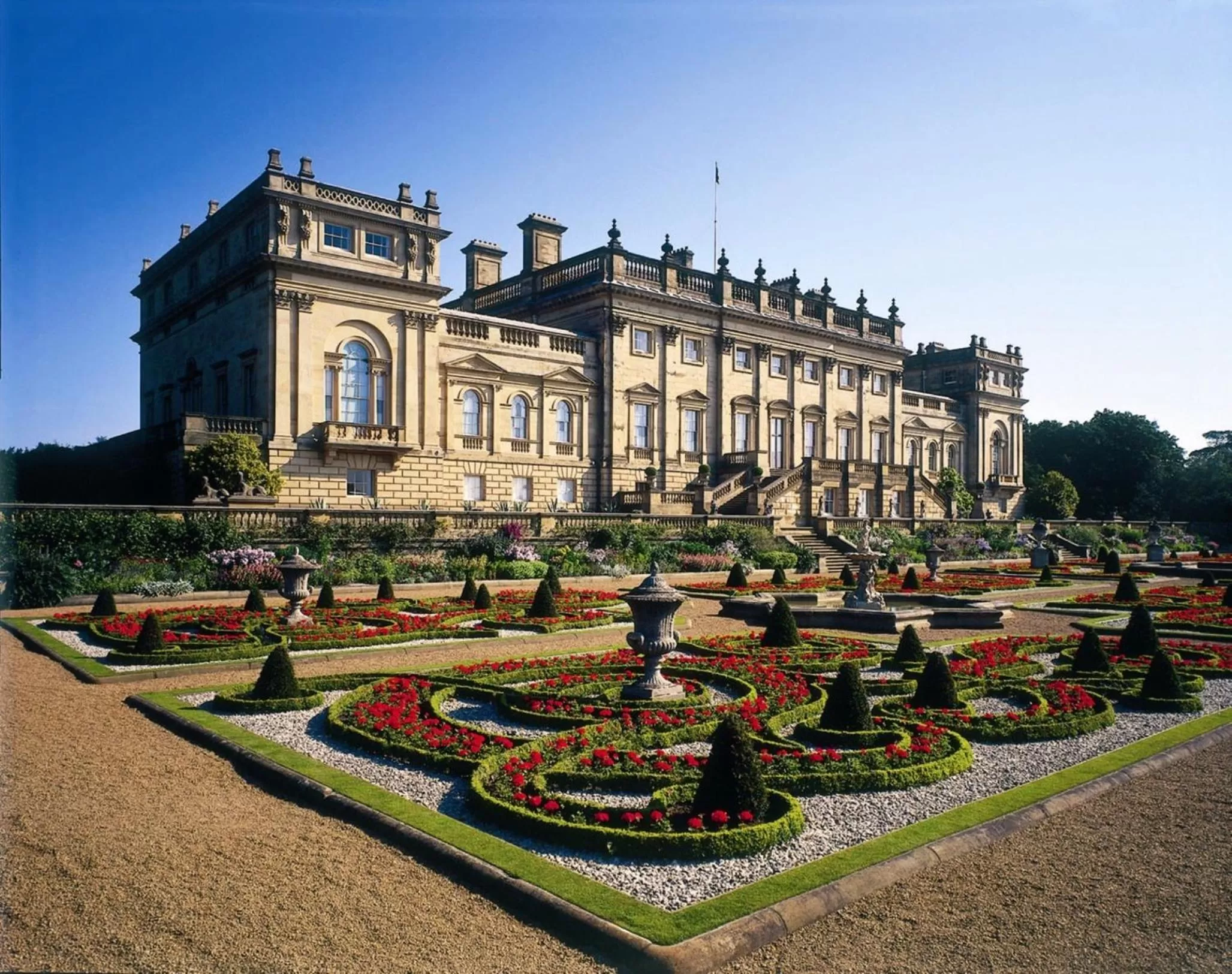 Area and facilities in Cairn Hotel