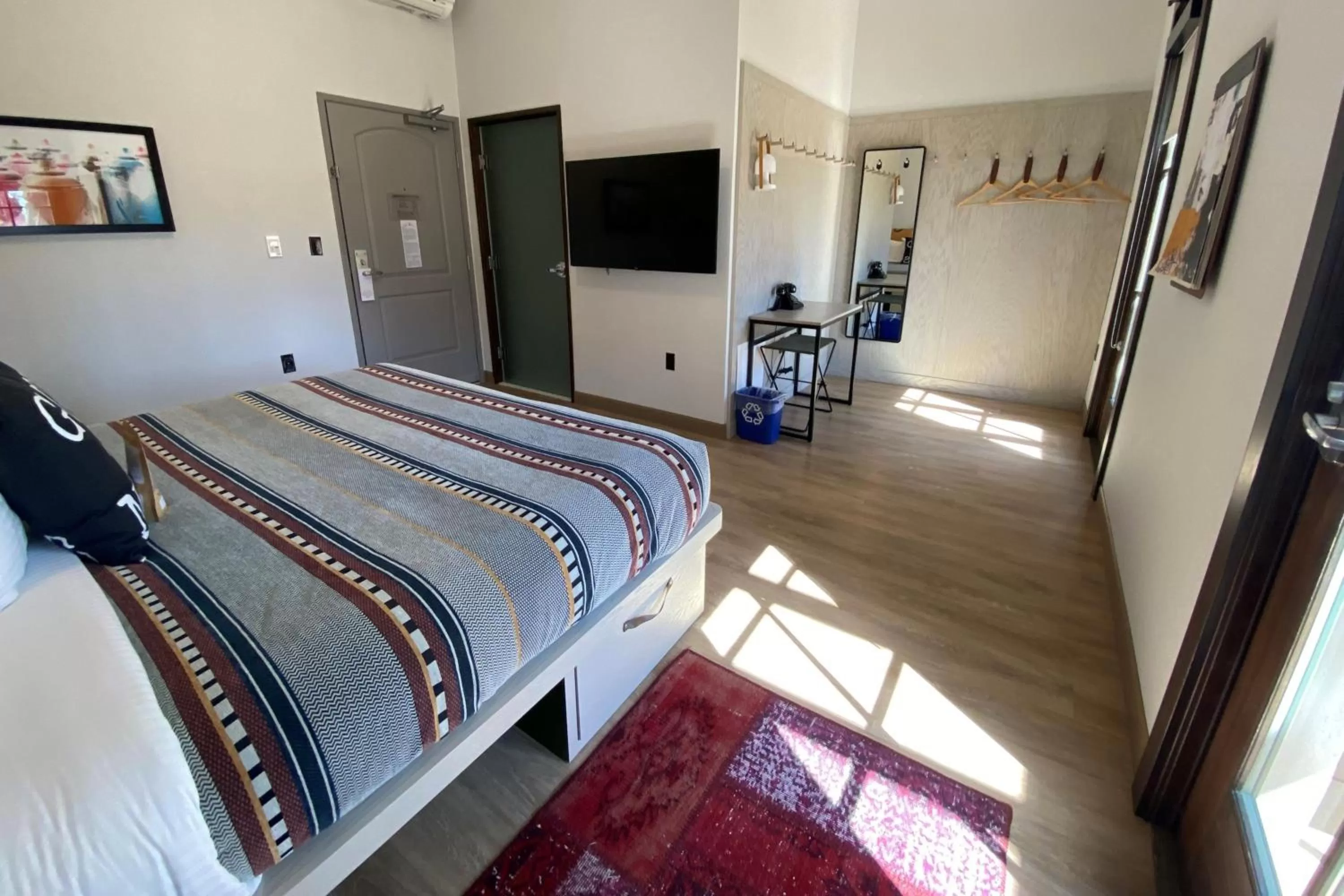 Photo of the whole room, Bed in The Waterman