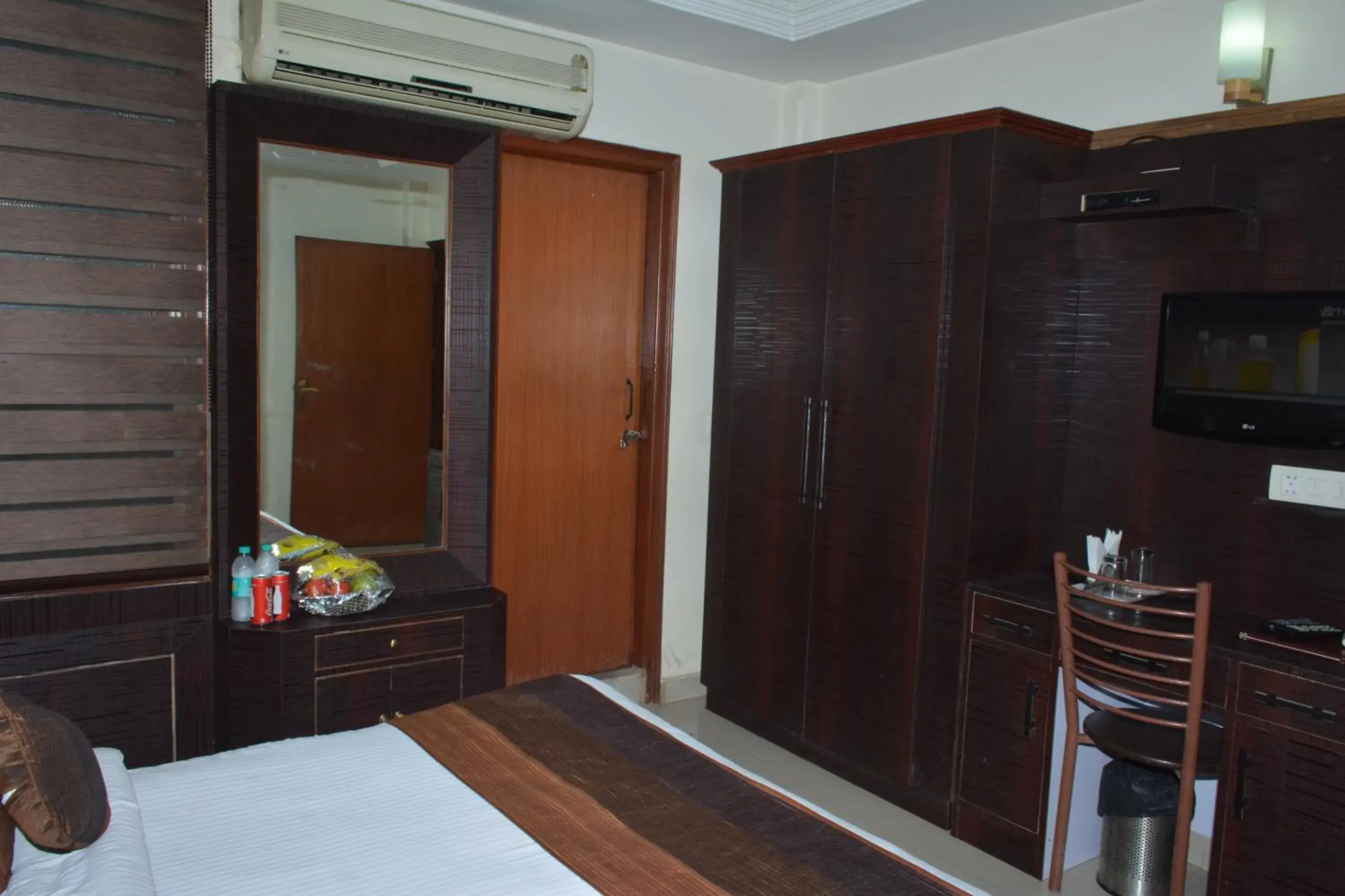 Photo of the whole room in Airport Hotel Vishal Residency