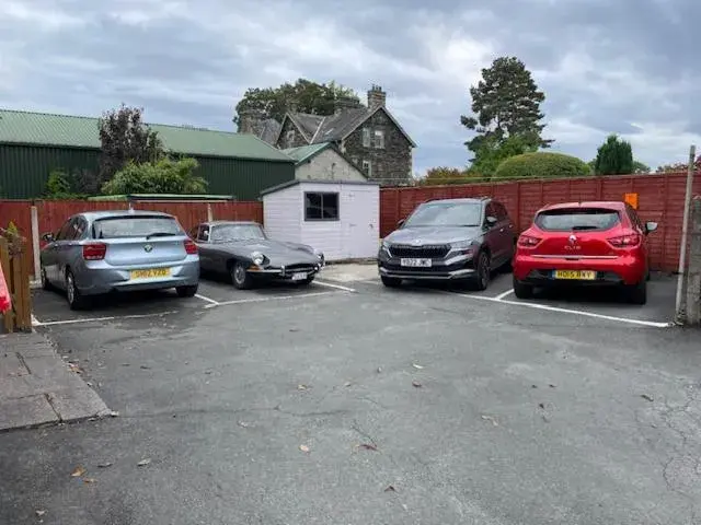 Parking in Holly Lodge Guest House with FREE off site health club