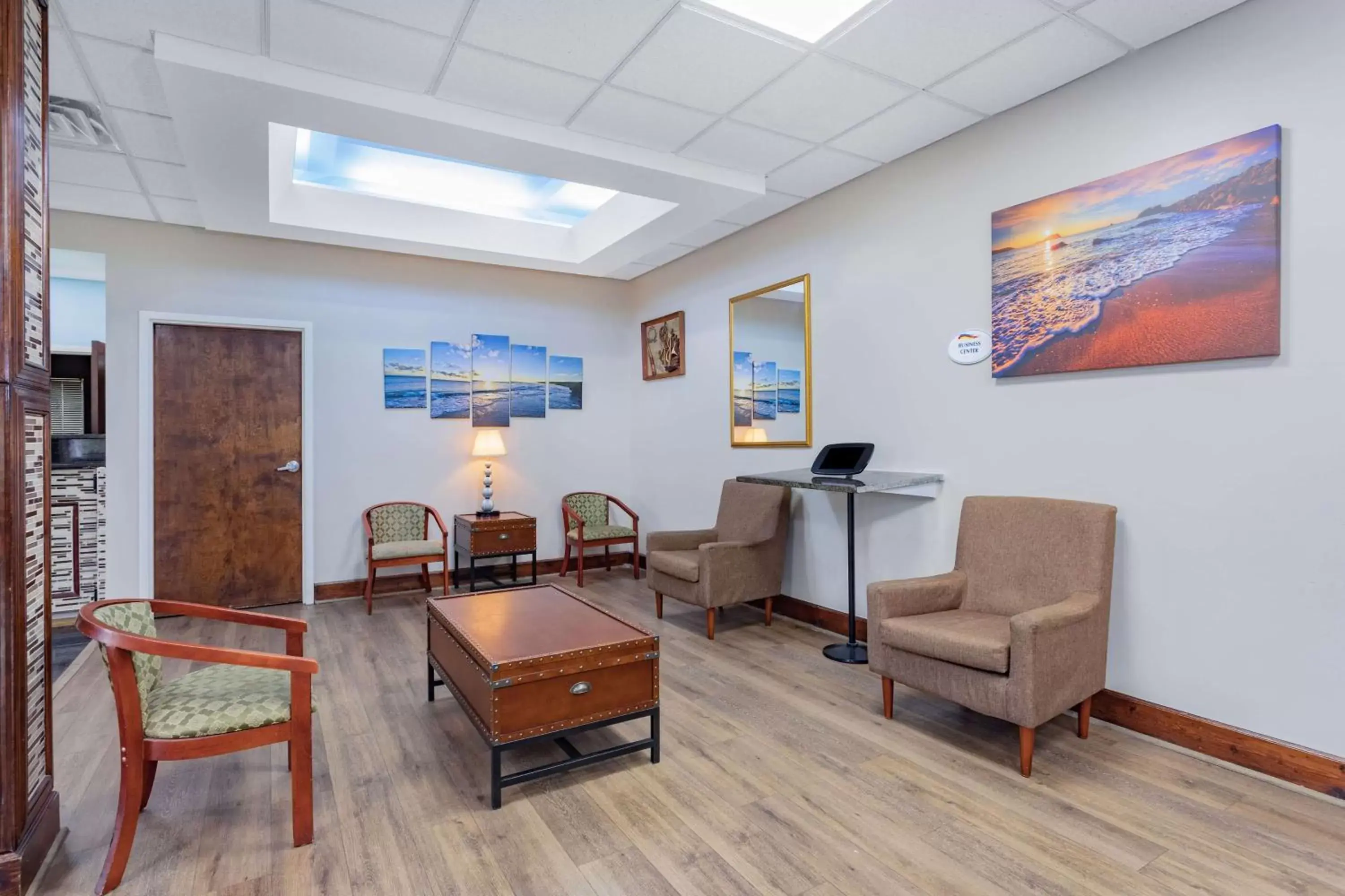 Lobby or reception, Seating Area in Baymont by Wyndham Midway Tallahassee