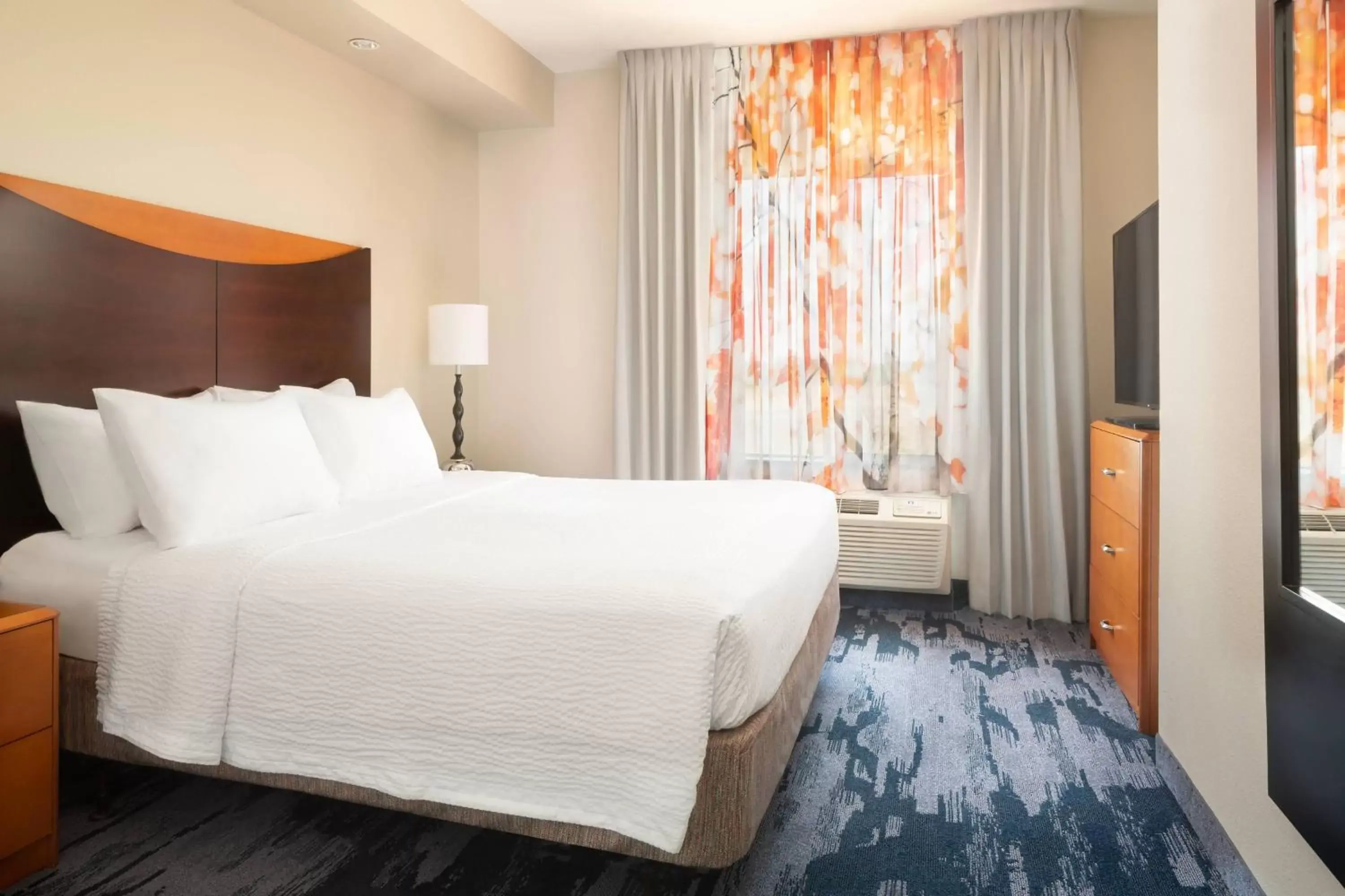 Bedroom, Bed in Fairfield Inn & Suites by Marriott Selma Kingsburg