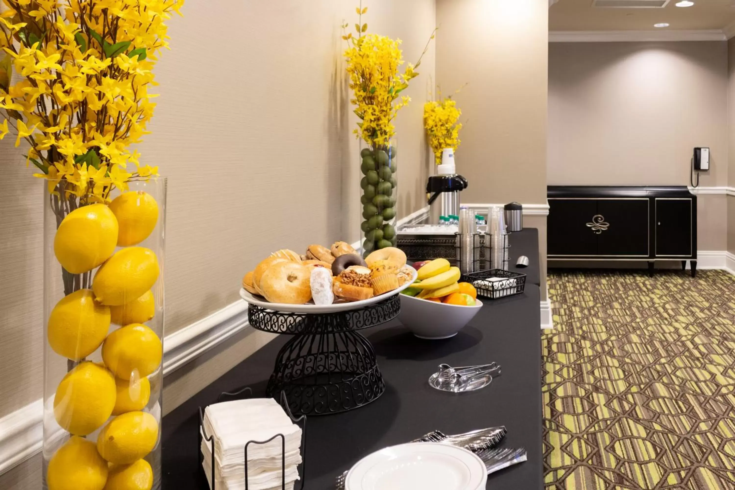Meeting/conference room, Food in Holiday Inn Express Savannah - Historic District, an IHG Hotel