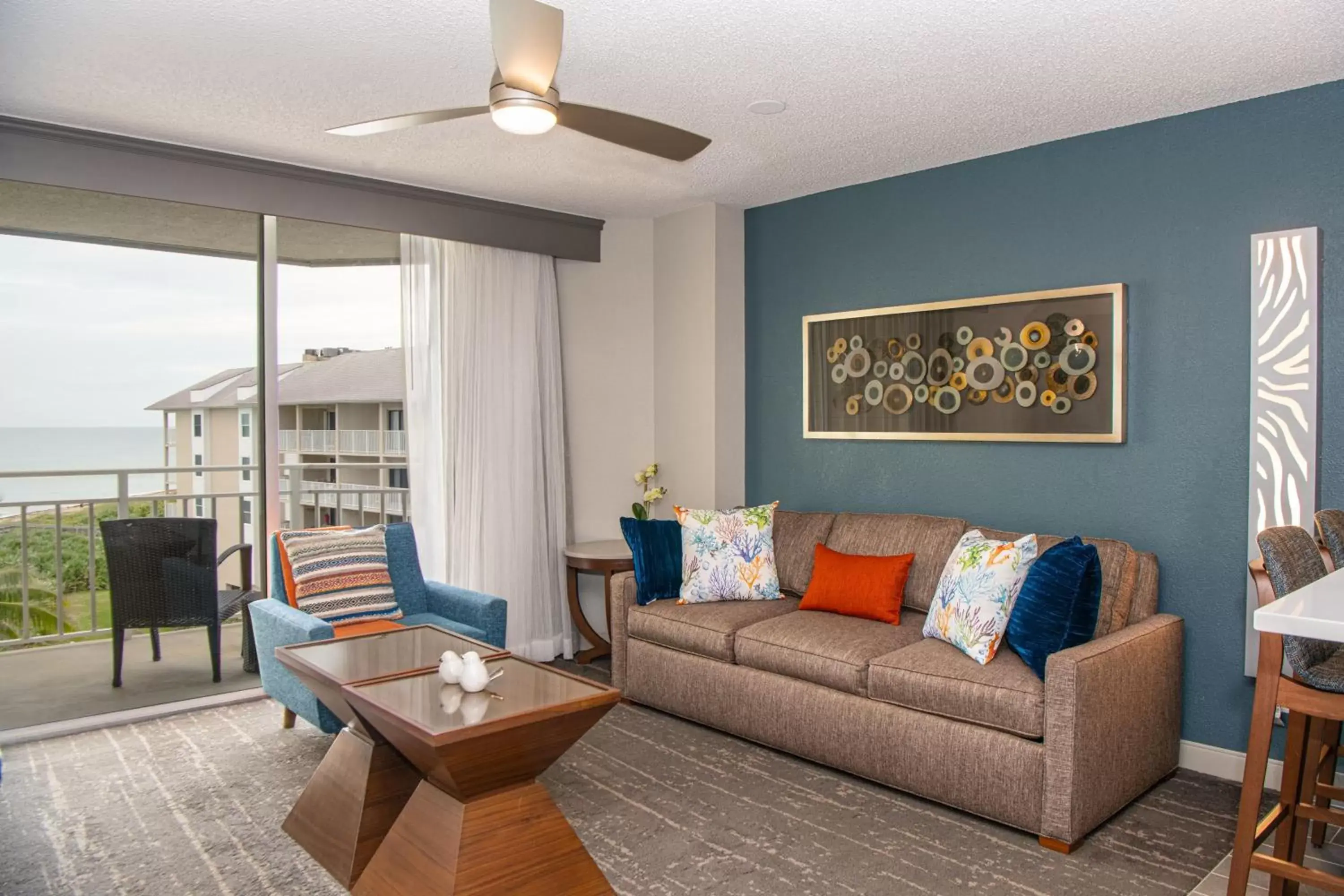 Living room, Seating Area in Marriott Hutchinson Island Beach Resort, Golf & Marina