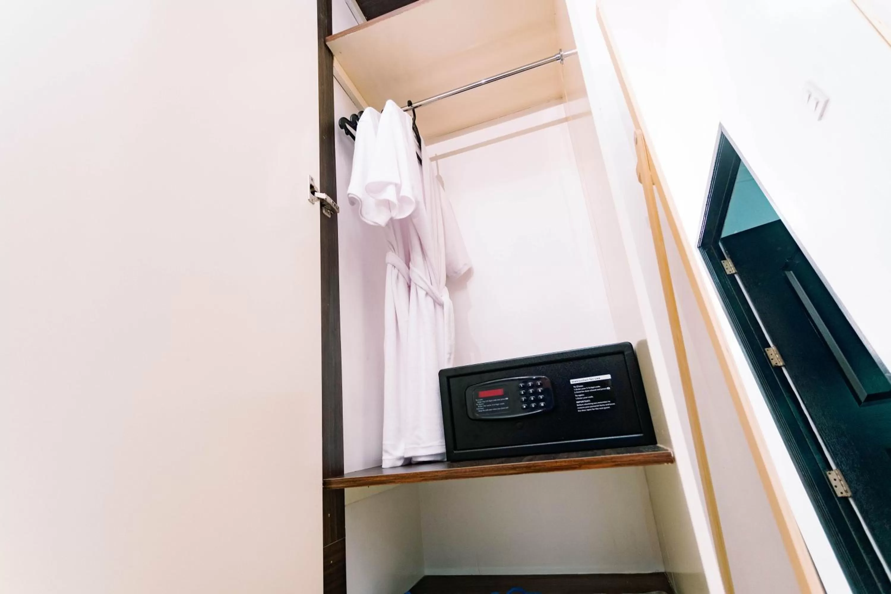 wardrobe in 3 Peaks Resort & Boutique Hotel