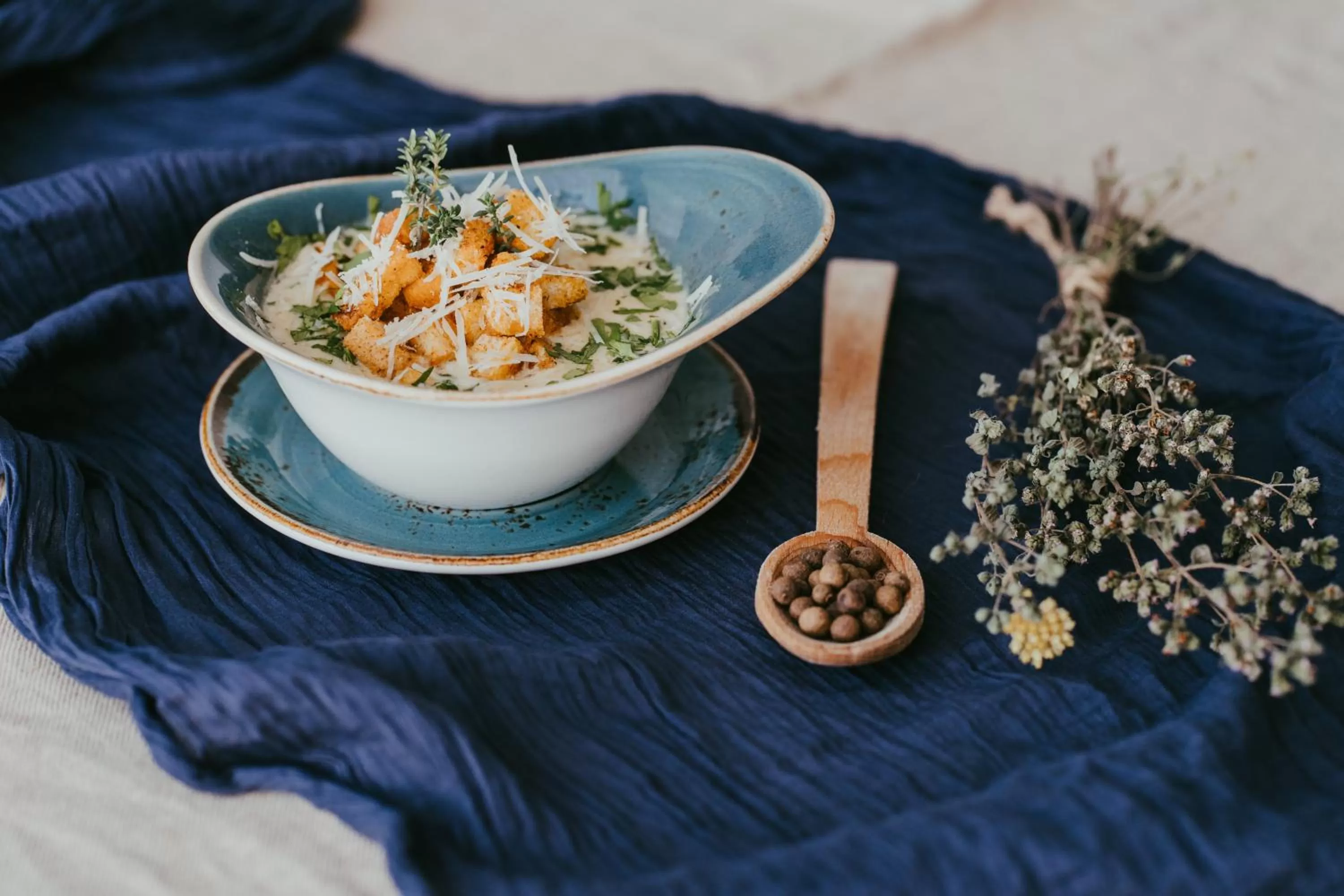 Restaurant/places to eat in Gold Hotel