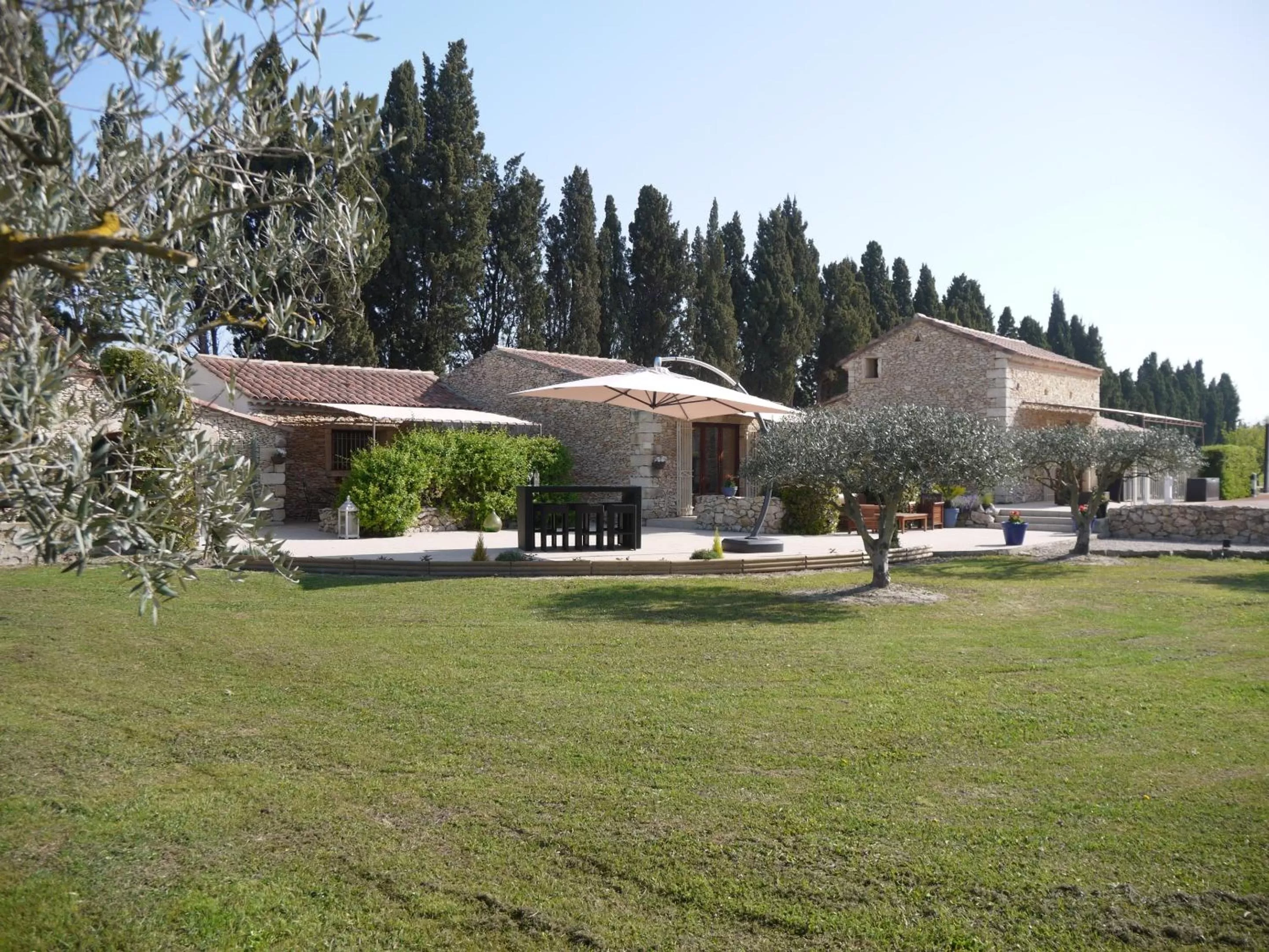 Property building in Le Mas Des Chutes