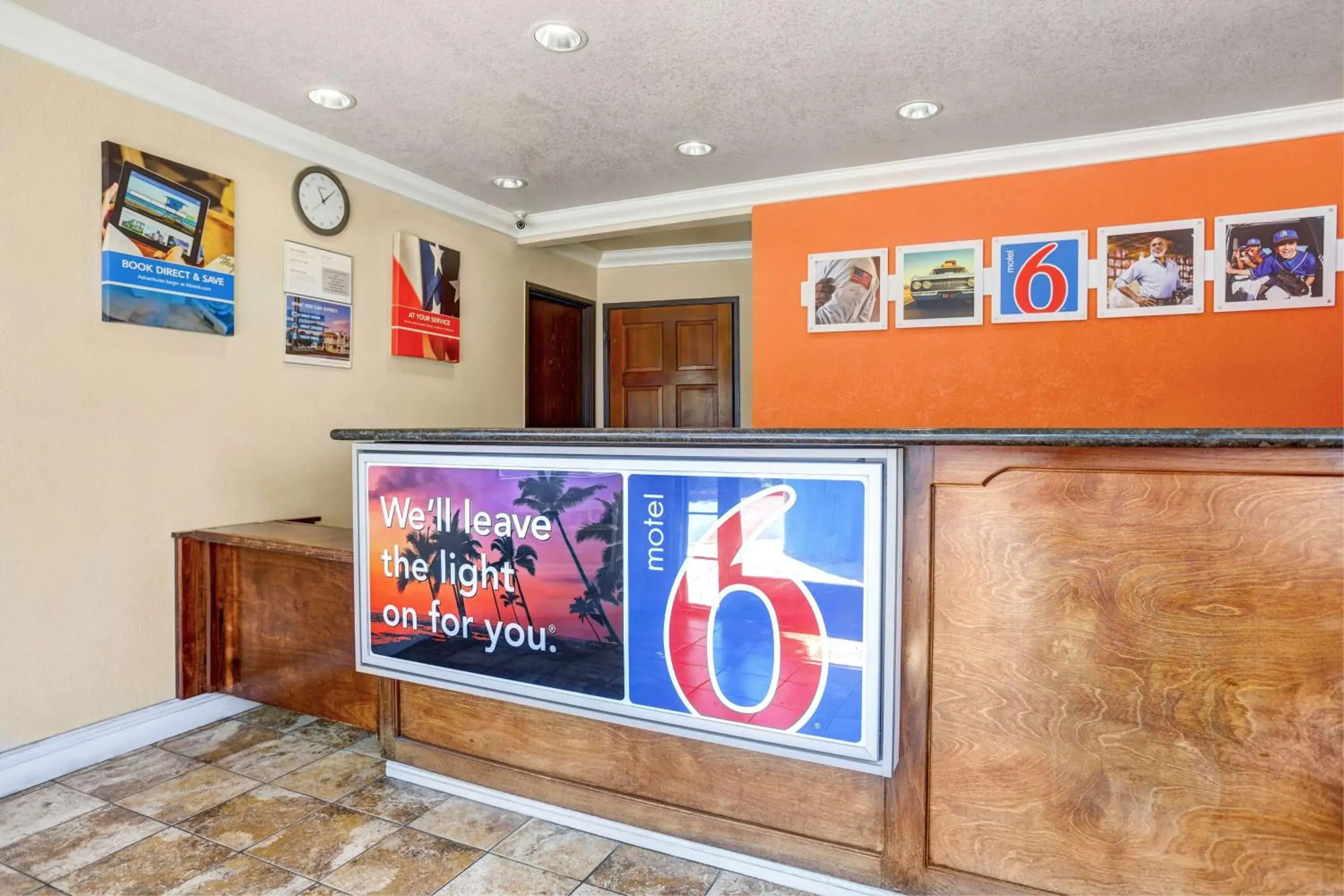 Lobby or reception in Motel 6-Fresno, CA - Belmont Ave