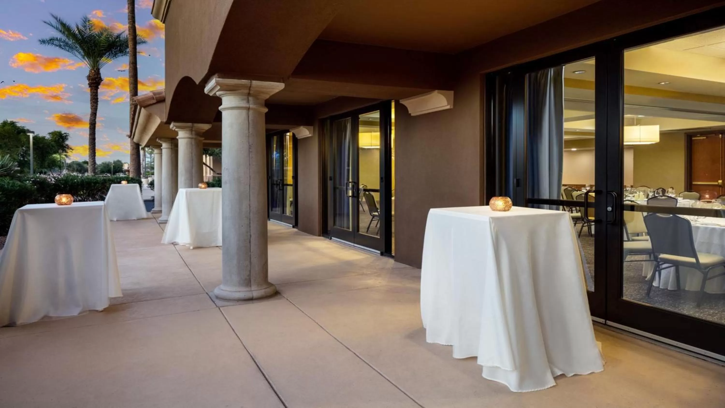 Restaurant/places to eat in Holiday Inn Phoenix/Chandler by IHG