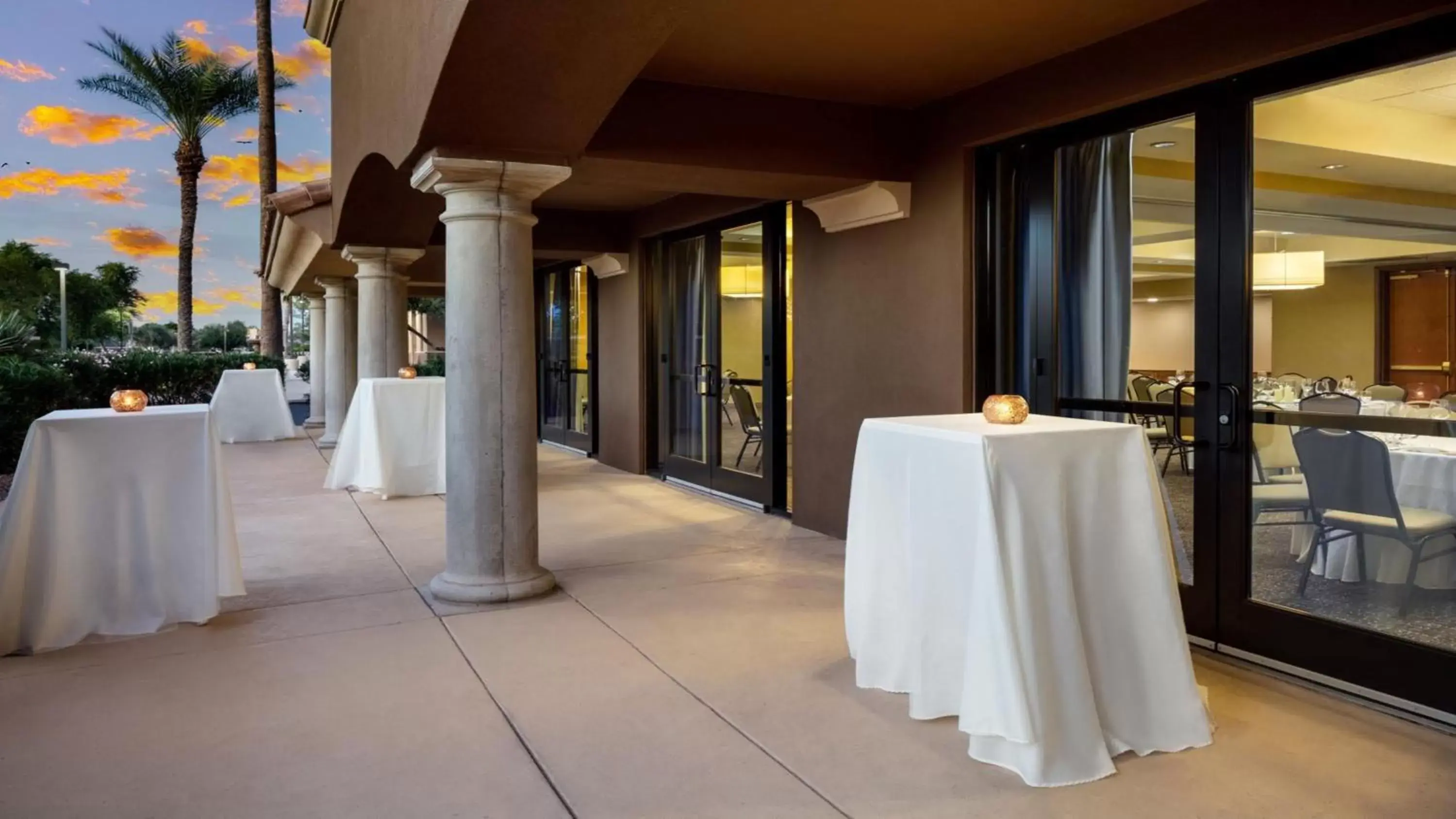 Restaurant/places to eat in Holiday Inn Phoenix/Chandler, an IHG Hotel
