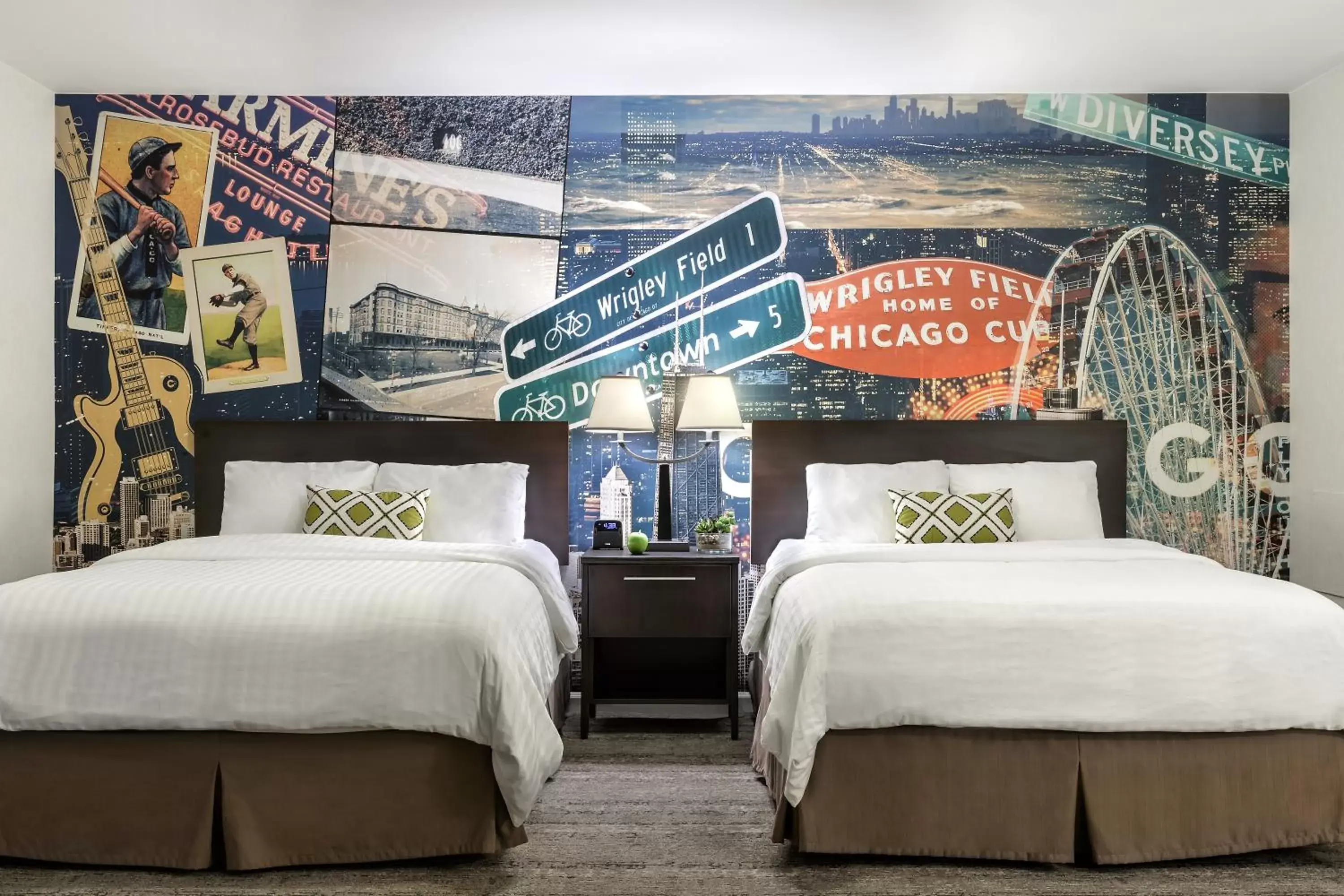 Bed in Hotel Versey Days Inn by Wyndham Chicago