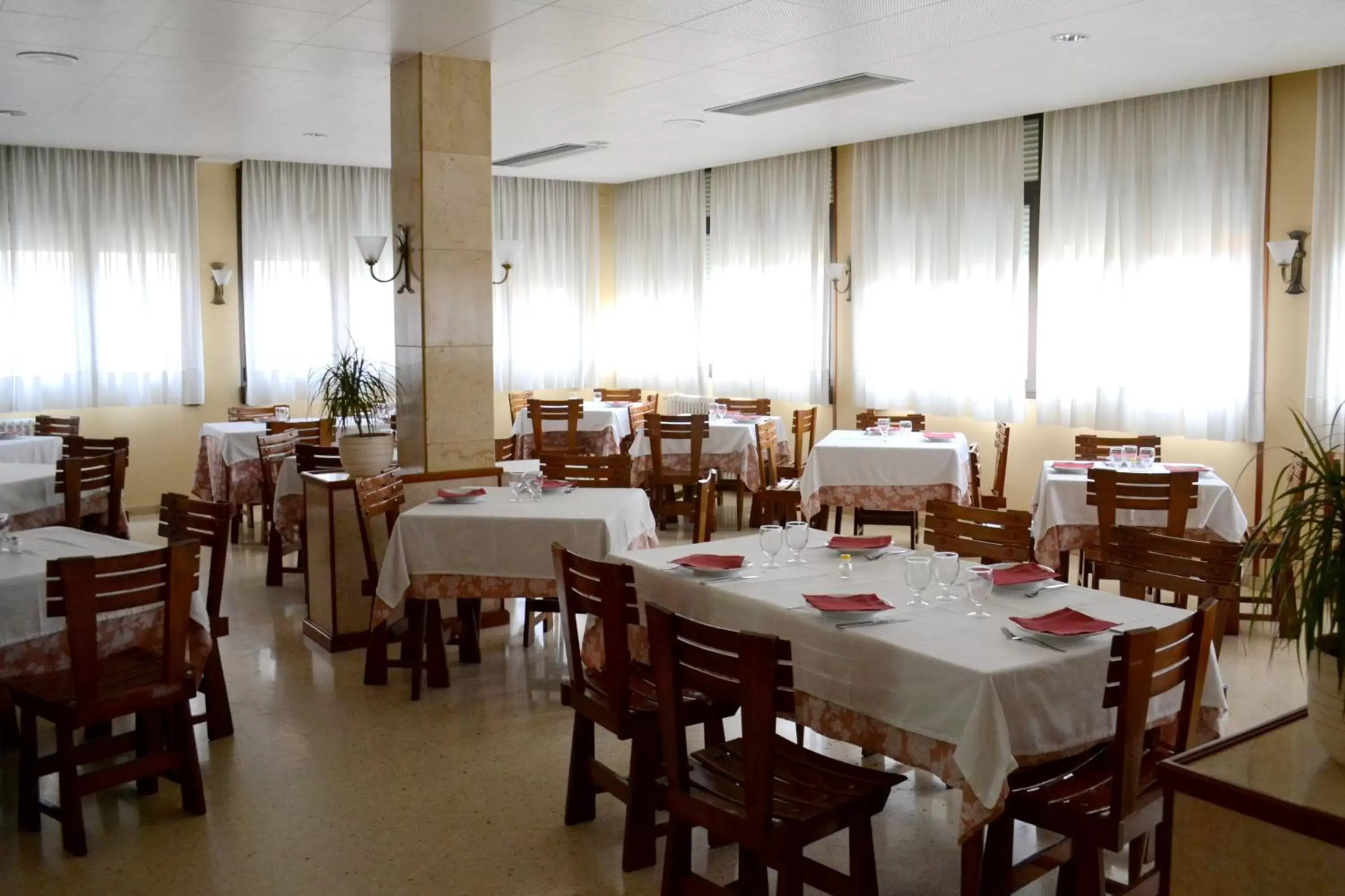 Restaurant/places to eat in Hotel Mi Casa Restaurant/places to eat in Hotel Mi Casa