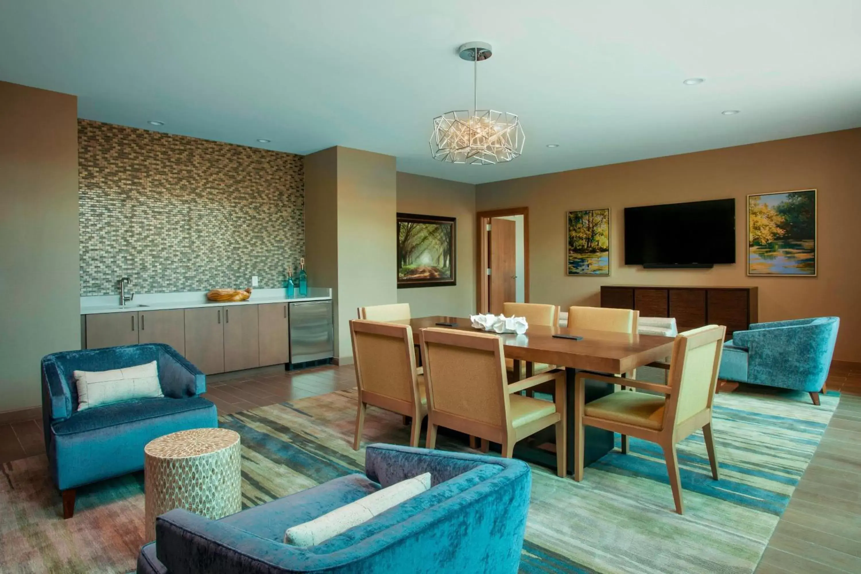 Photo of the whole room, Seating Area in The Westin Chattanooga