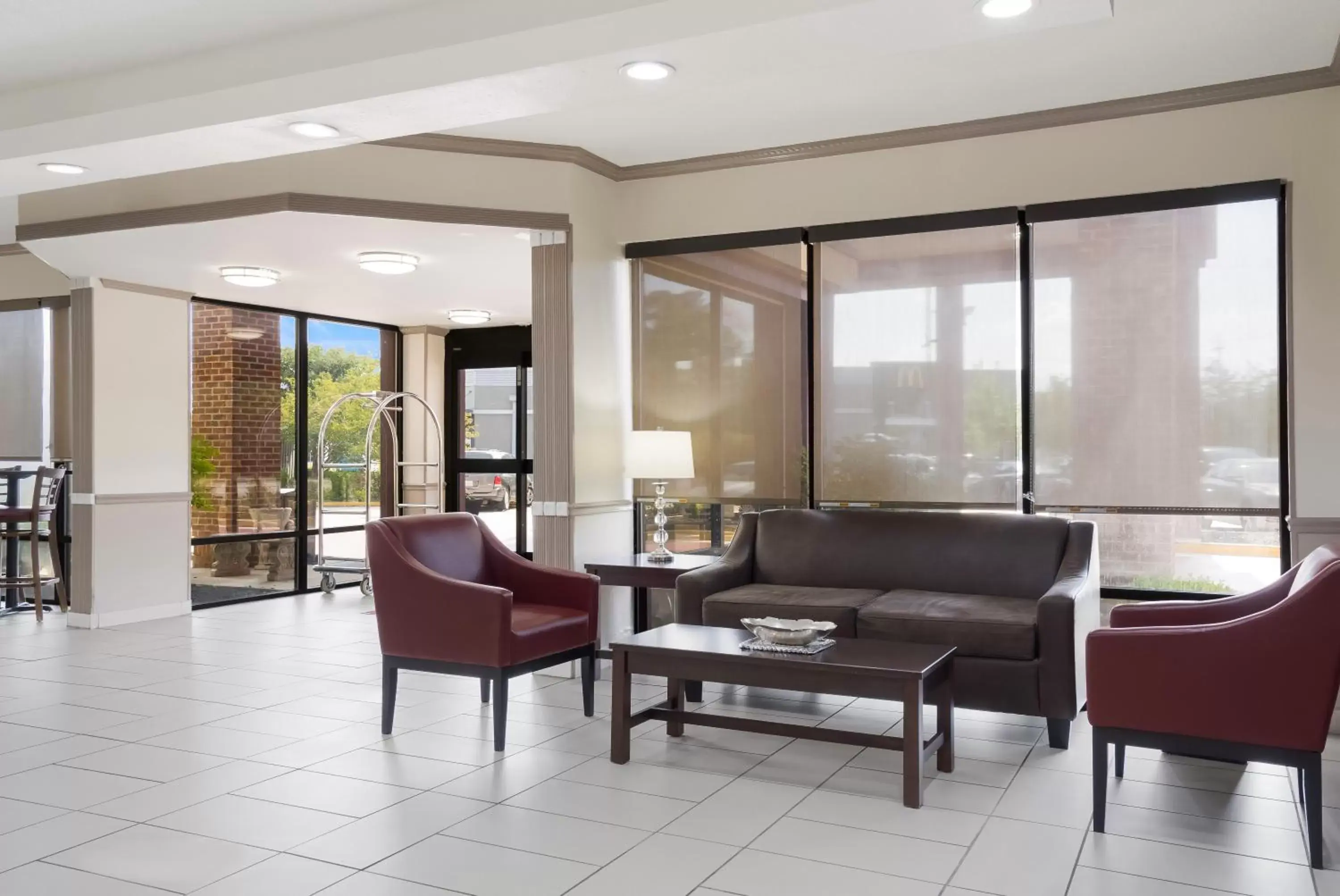 Lobby or reception, Seating Area in Red Roof Inn & Suites Jacksonville, NC