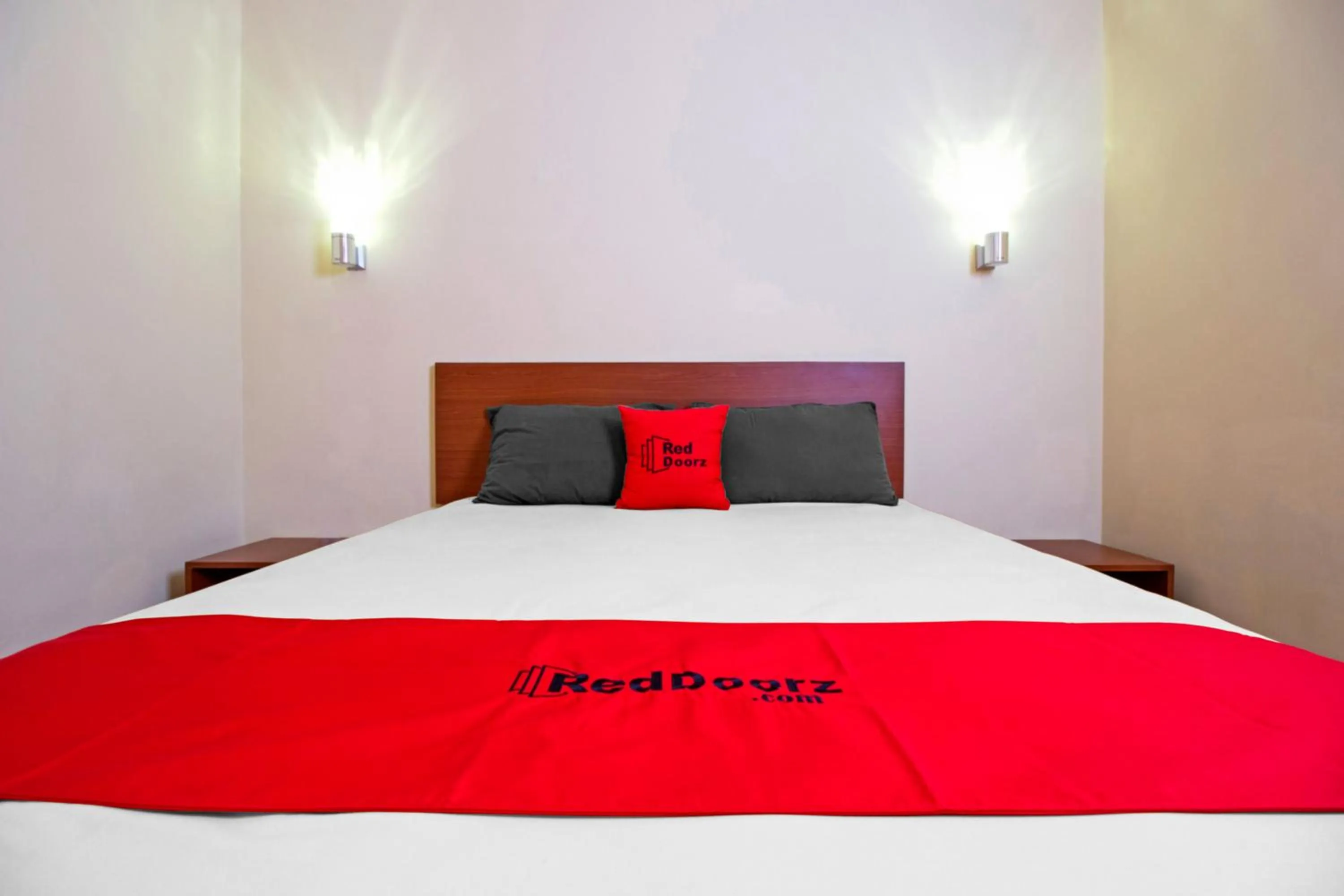 Bedroom, Bed in RedDoorz near Trans Studio Mall 2