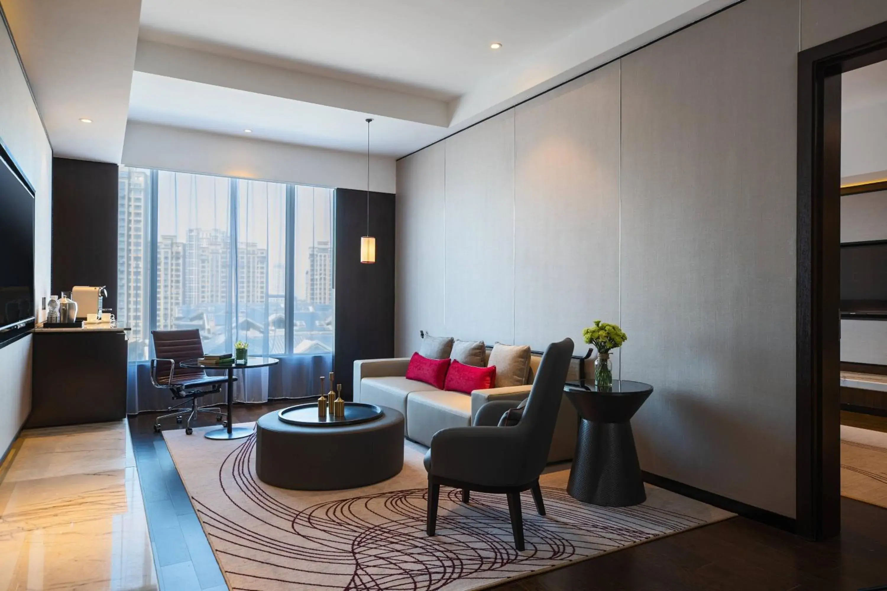 Living room, Seating Area in Renaissance Shenyang West Hotel