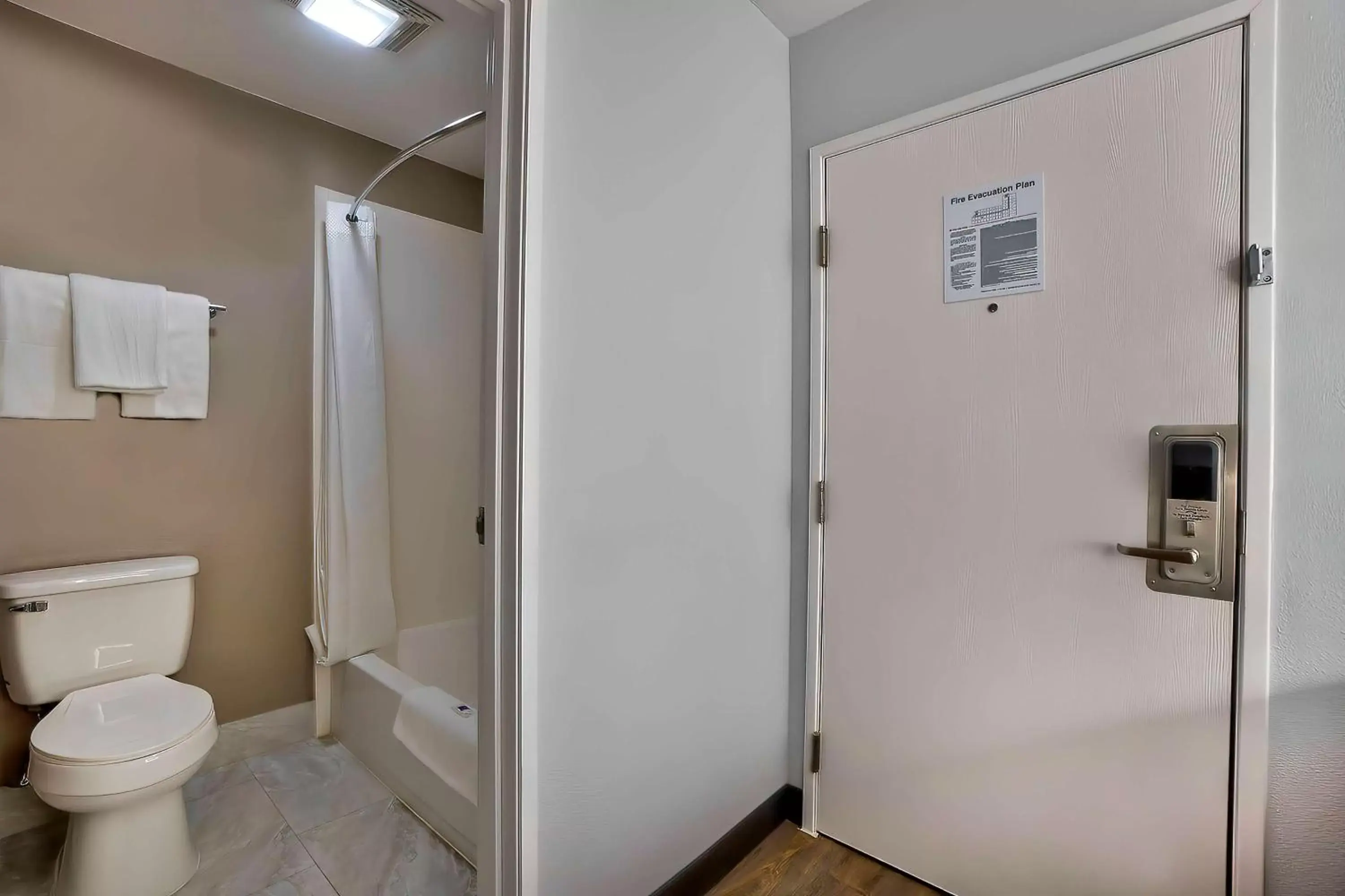 Bedroom in Motel 6 Tulsa, Ok - Central Bedroom in Motel 6 Tulsa, Ok - Central