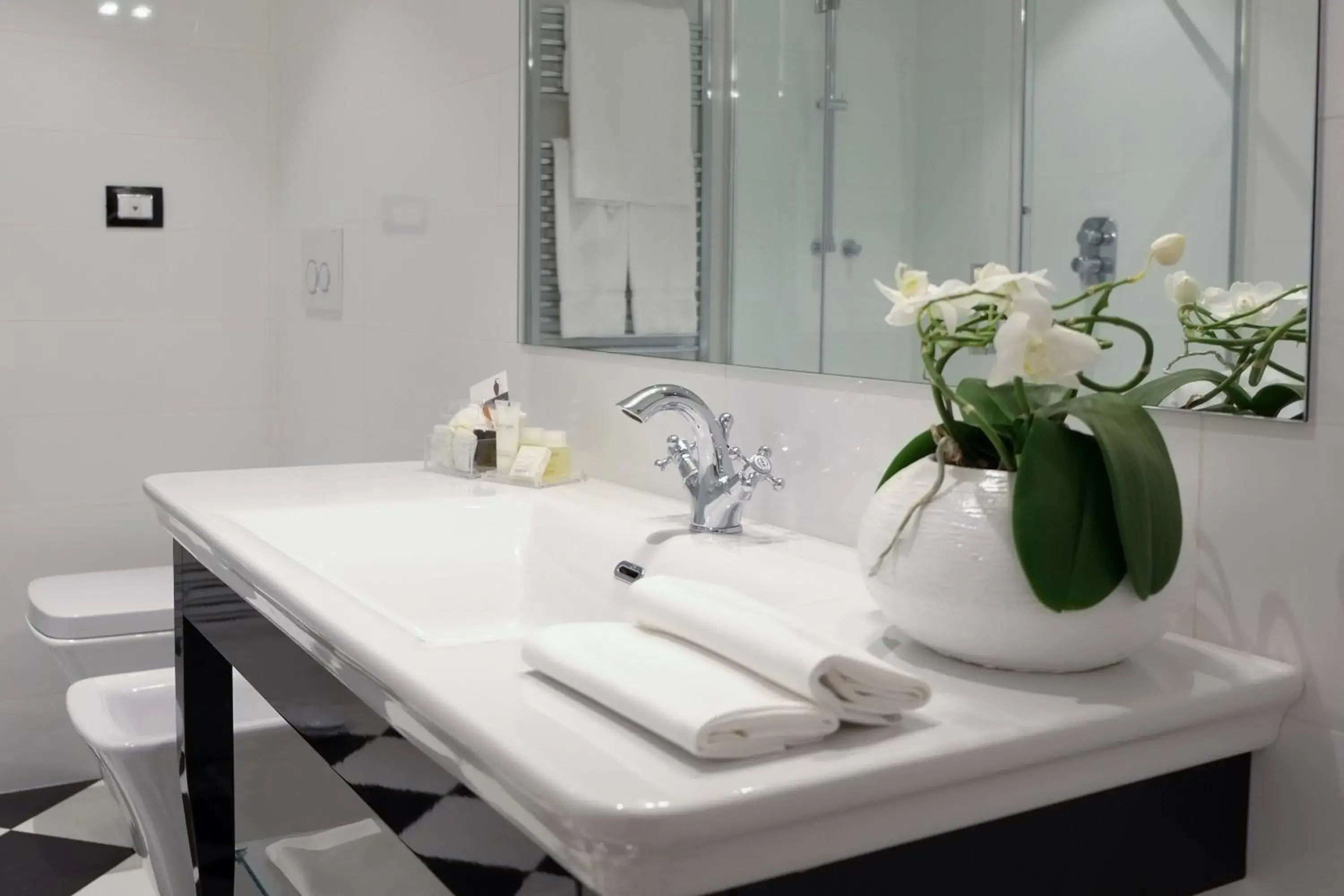 Bathroom in Turin Palace Hotel