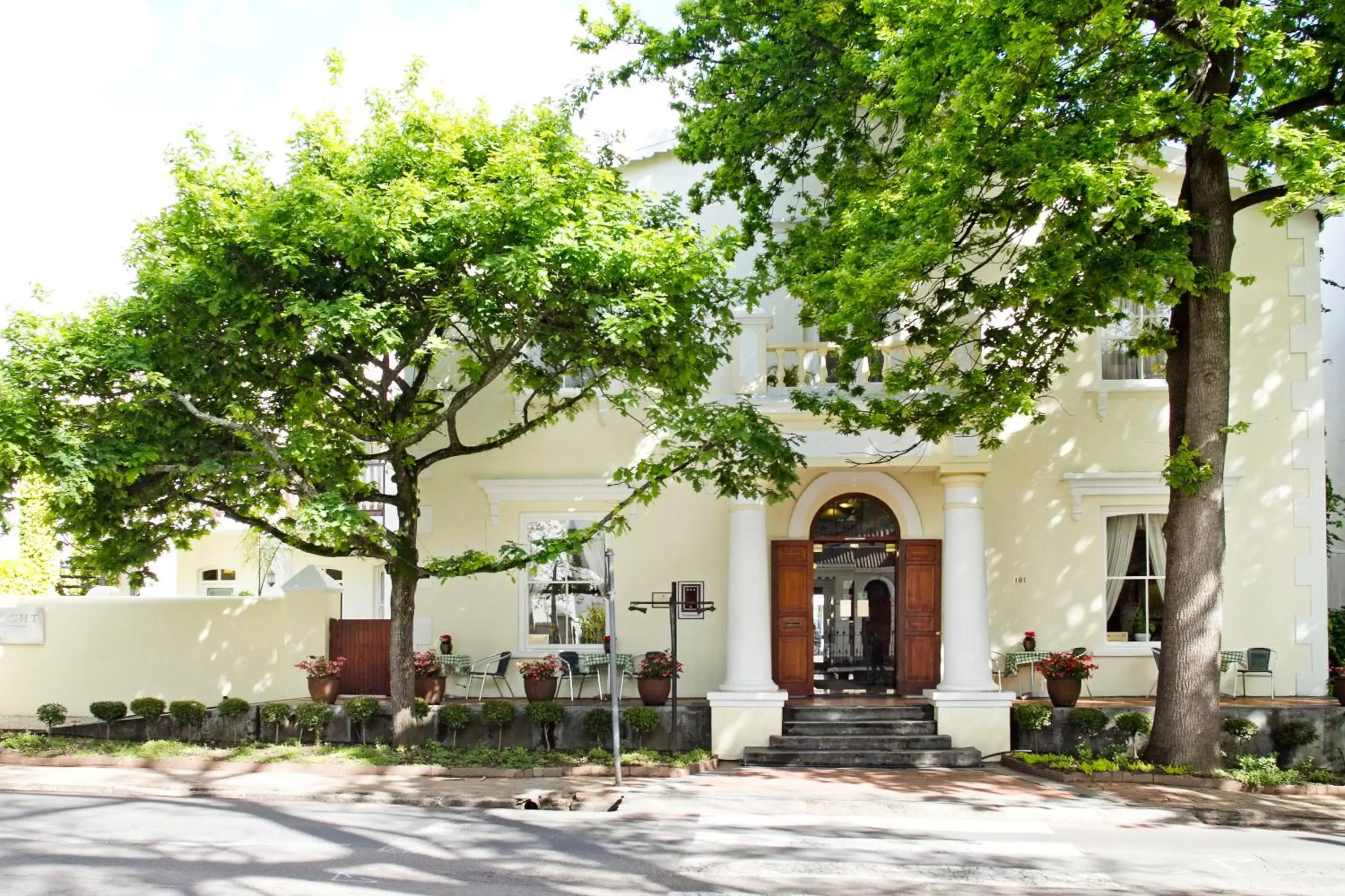 Facade/entrance in Eendracht Hotel