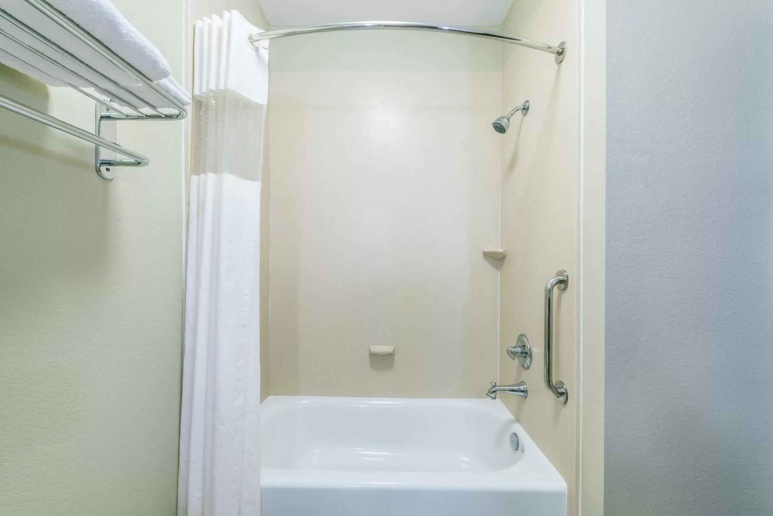 Bathroom in Days Inn & Suites by Wyndham Mineral Wells