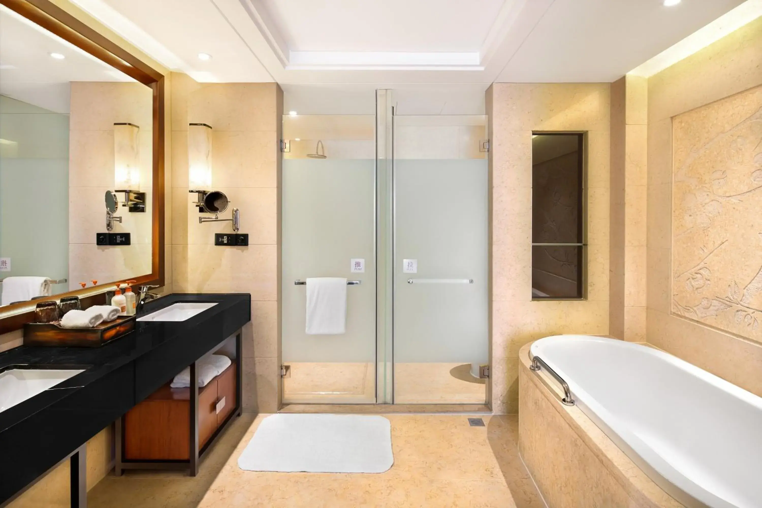 Photo of the whole room, Bathroom in Crowne Plaza Chengdu West, an IHG Hotel