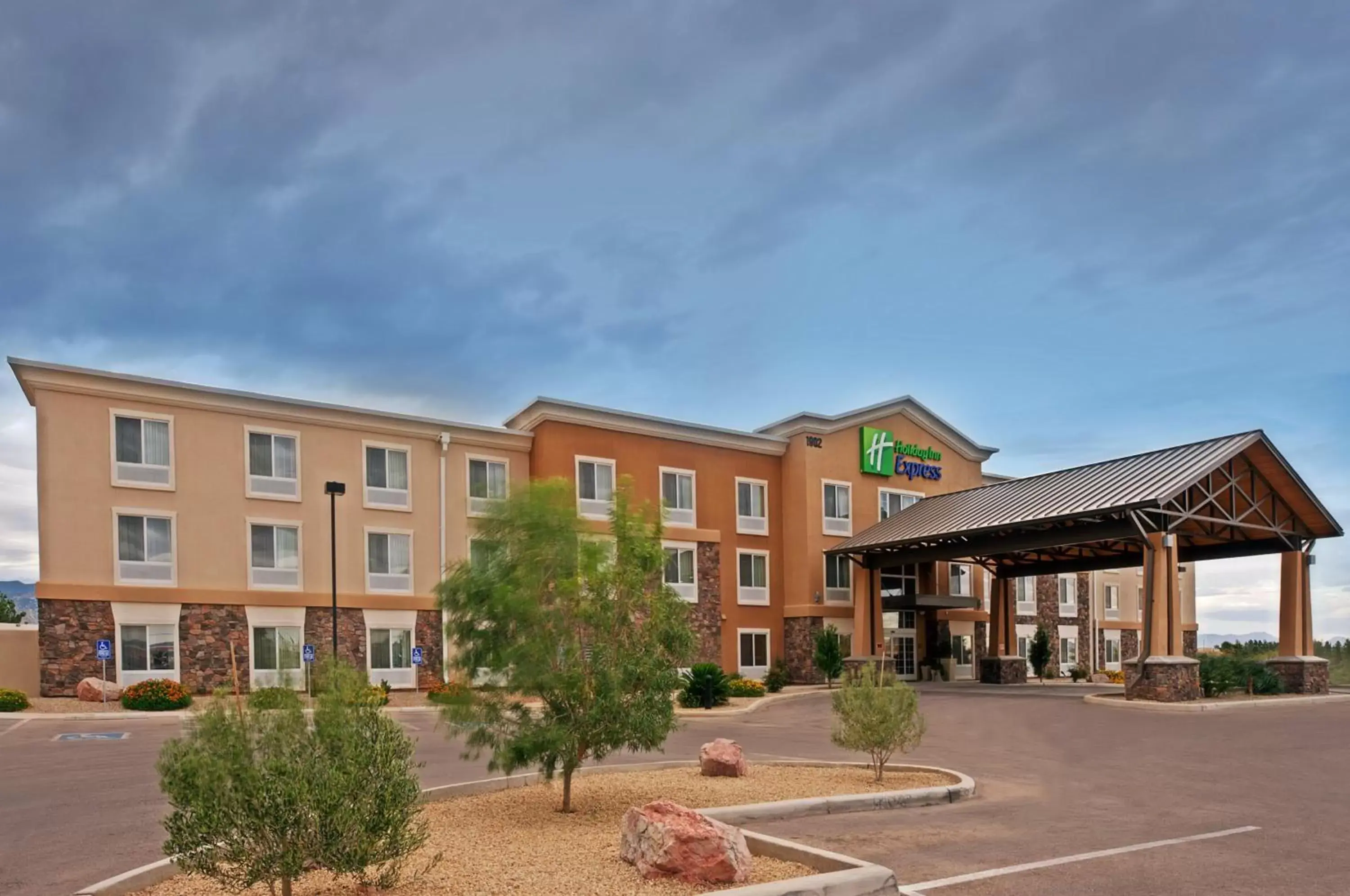 Property Building in Holiday Inn Express Sierra Vista, an IHG Hotel