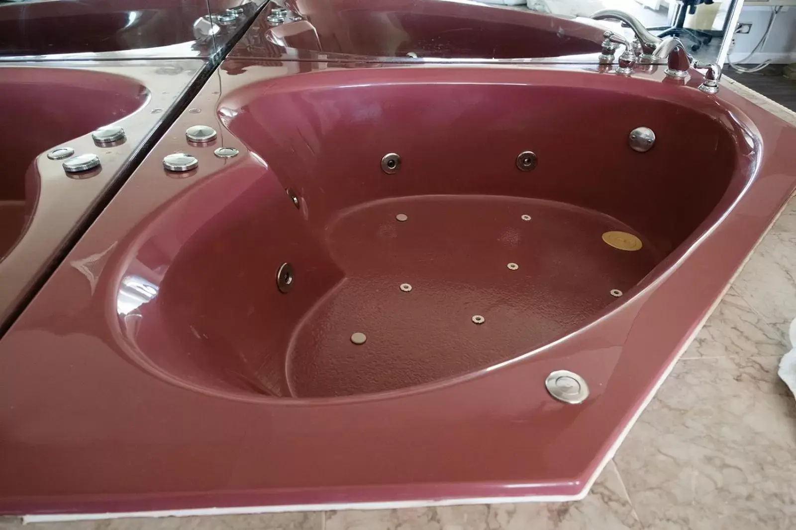 Hot Tub, Bathroom in Envi Boutique Hotel