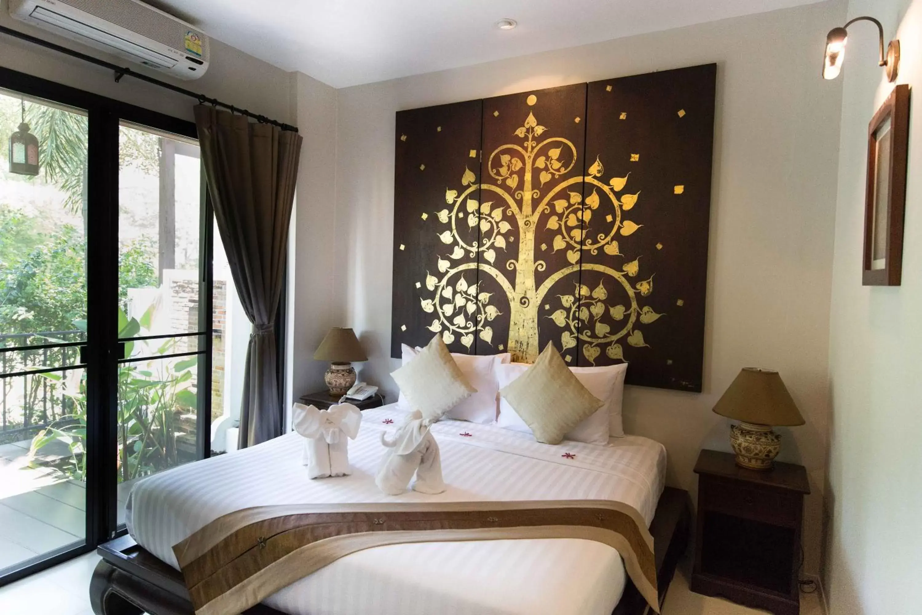 Bedroom, Bed in Tharaburi Resort