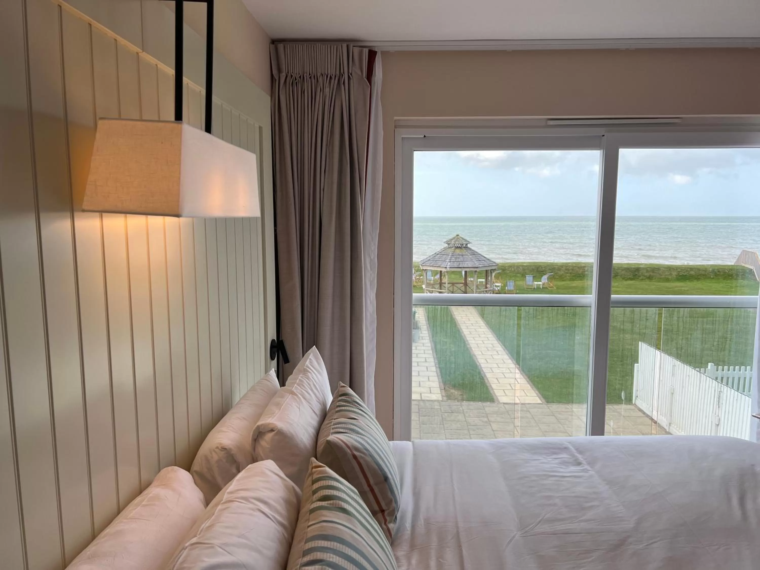 View (from property/room), Bed in The Relais Cooden Beach and Spa