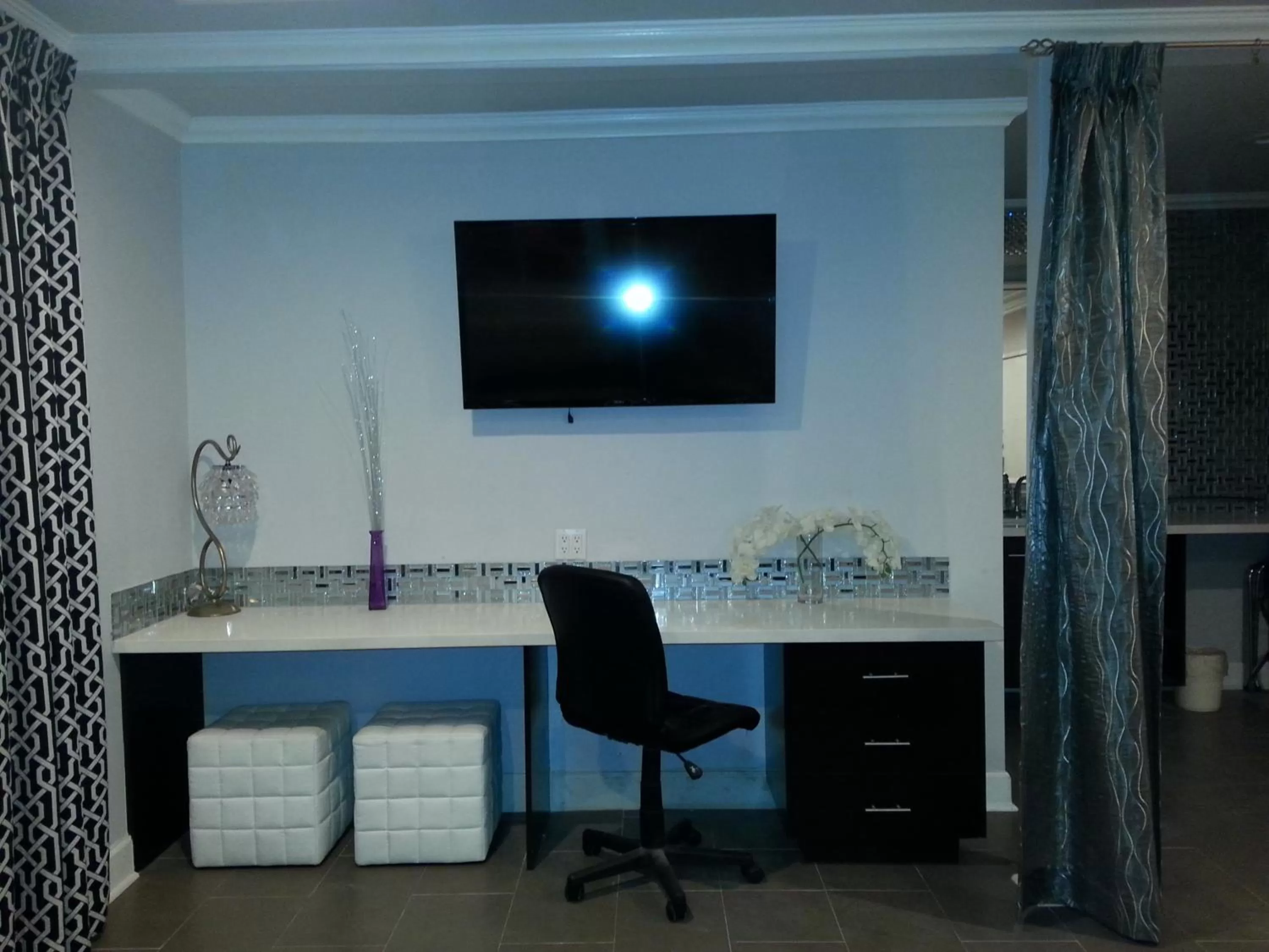 Decorative detail in Hollywood VIP Hotel