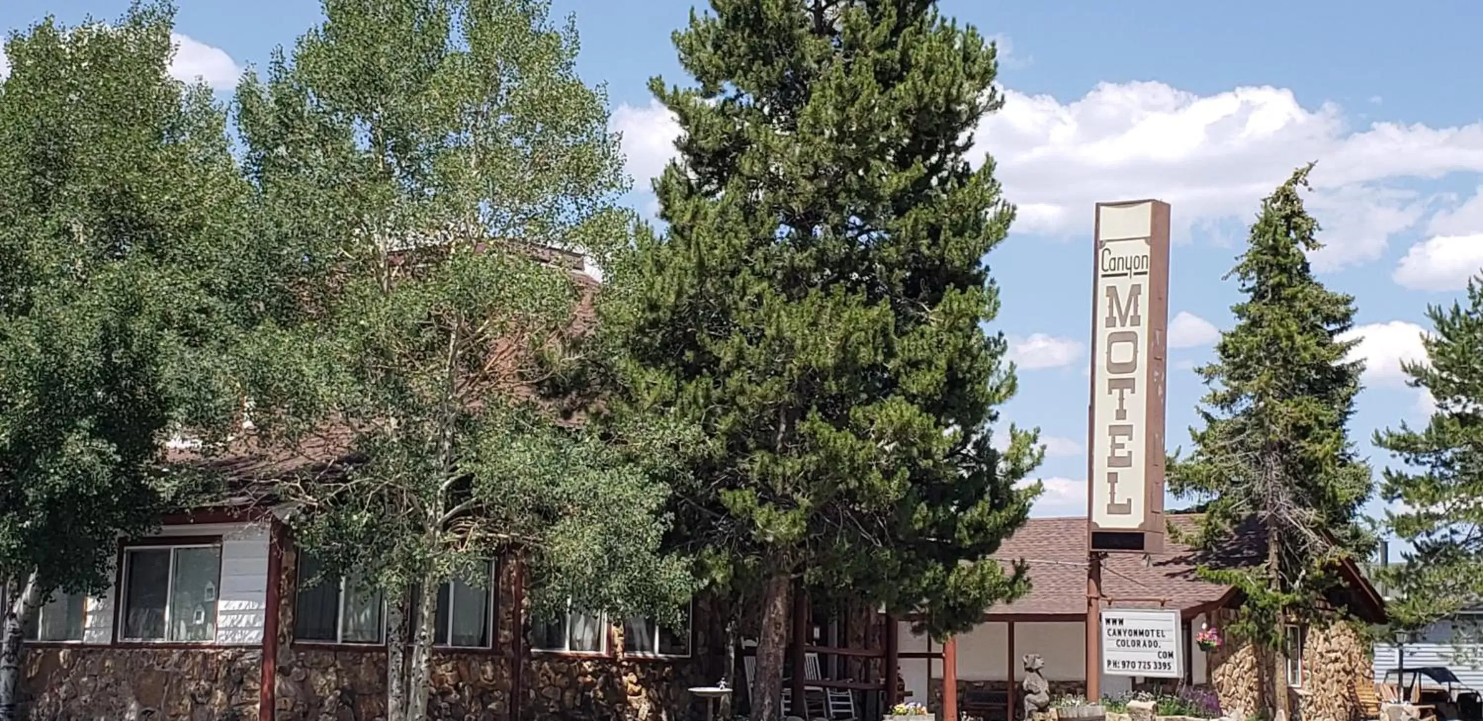 View (from property/room), Property Building in Canyon Motel