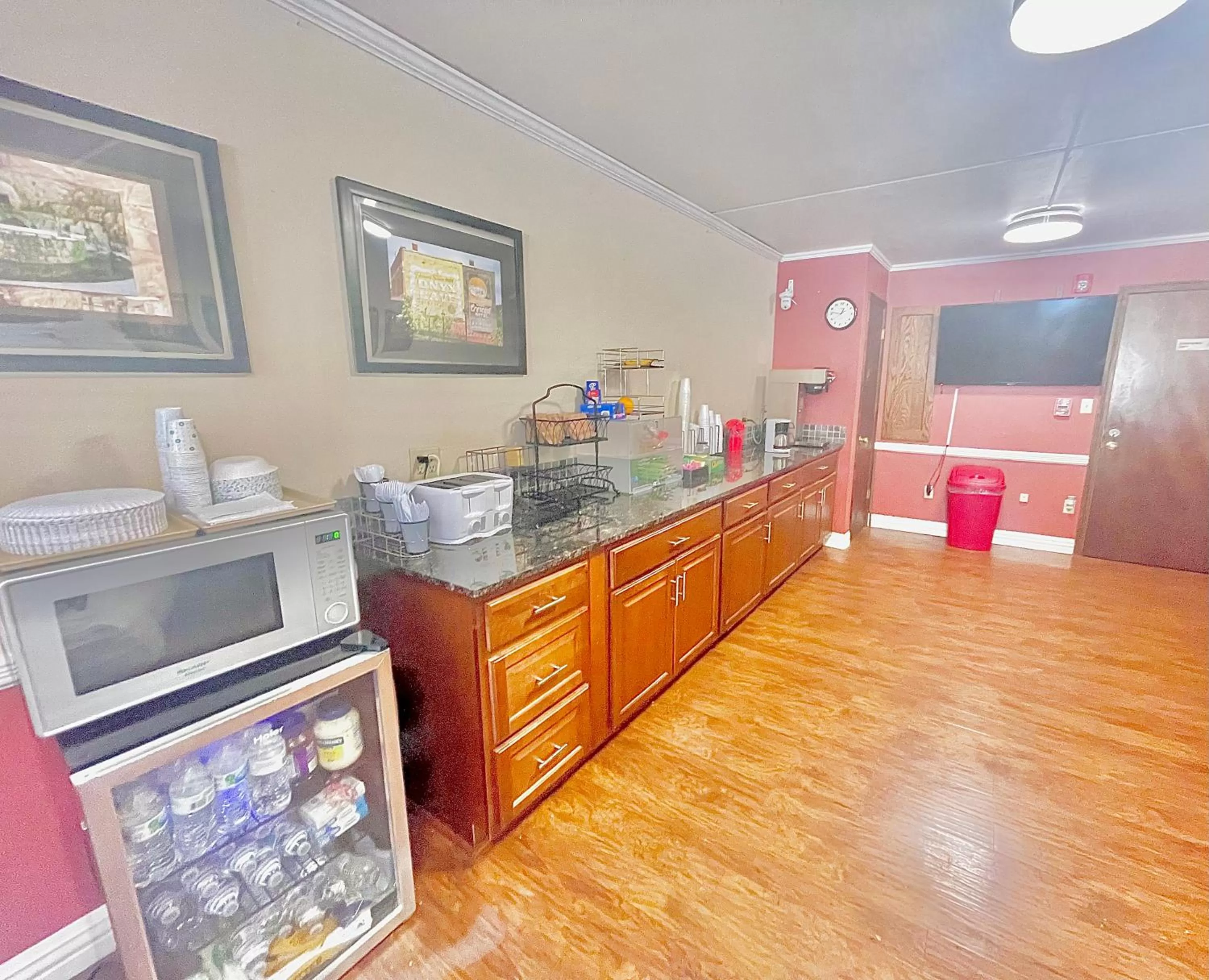 Breakfast in Eureka Springs Heritage Motel