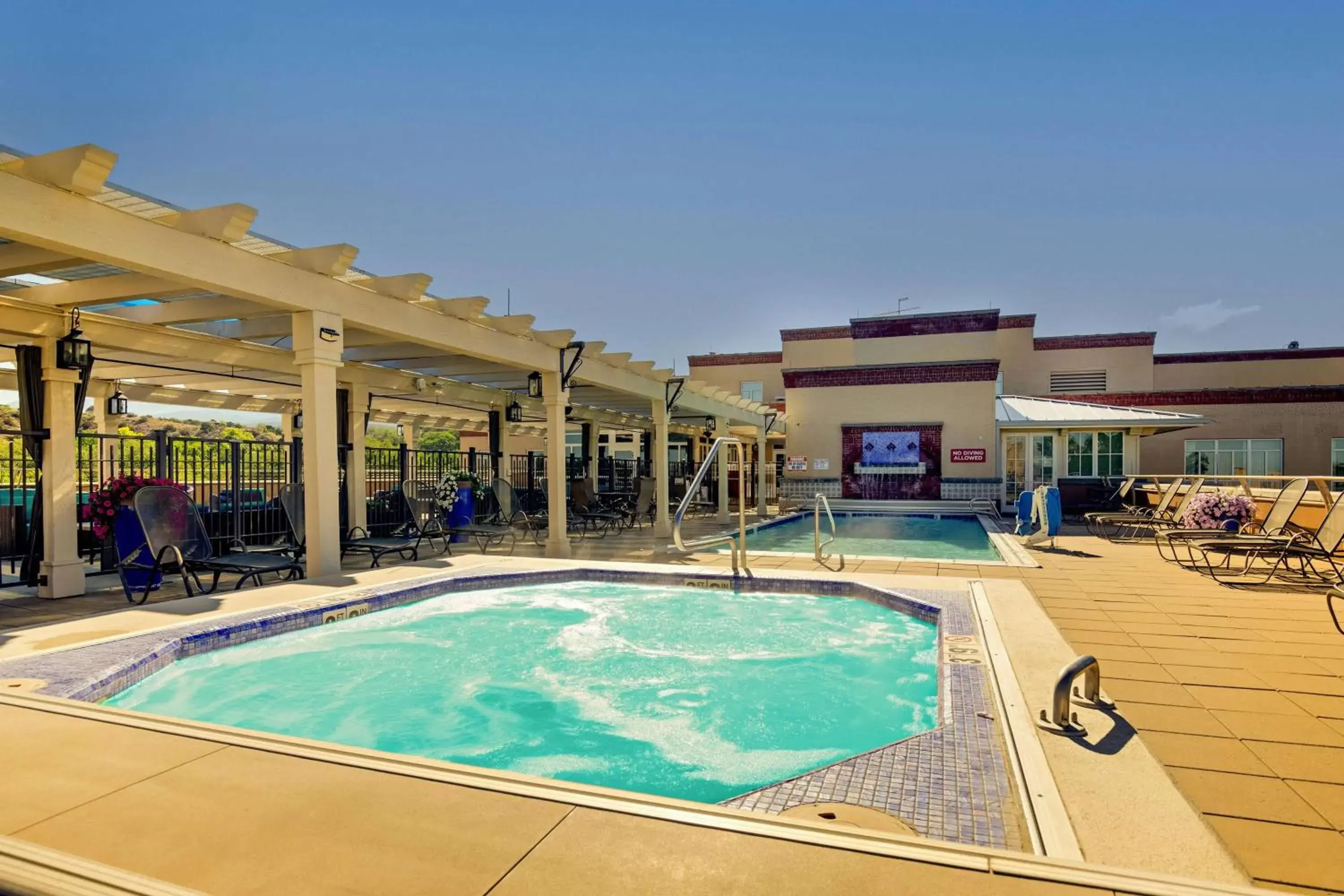 Pool view, Swimming Pool in Drury Plaza Hotel in Santa Fe