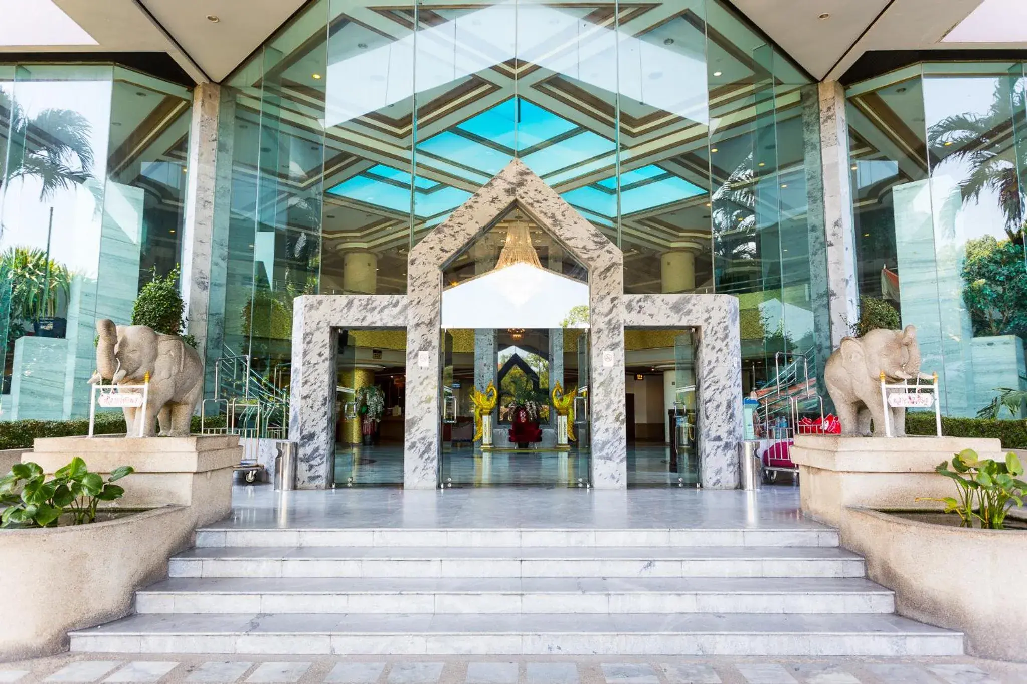 Facade/entrance in First Pacific Hotel & Convention