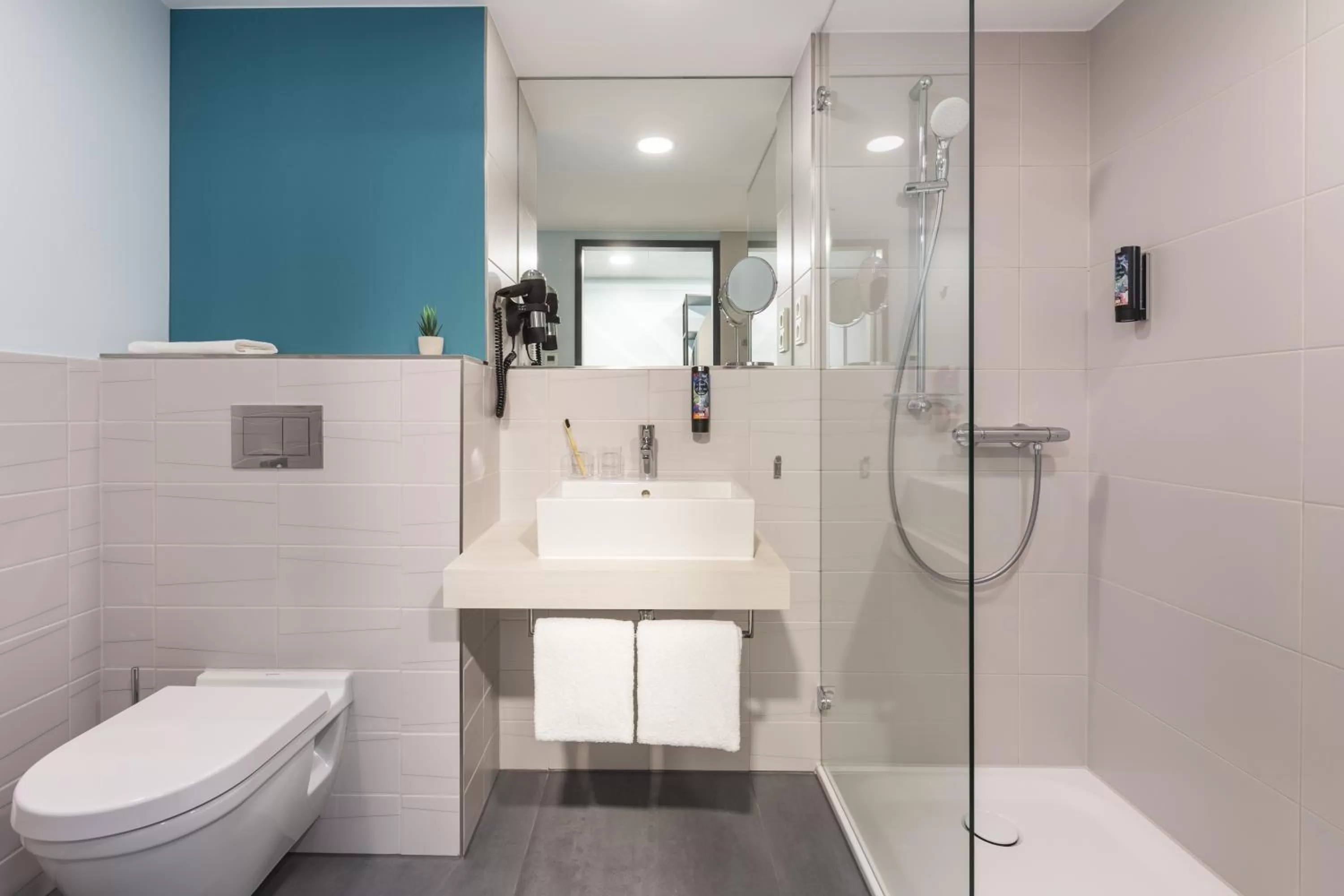 Toilet in Holiday Inn - the niu, Seven Dusseldorf Ost by IHG